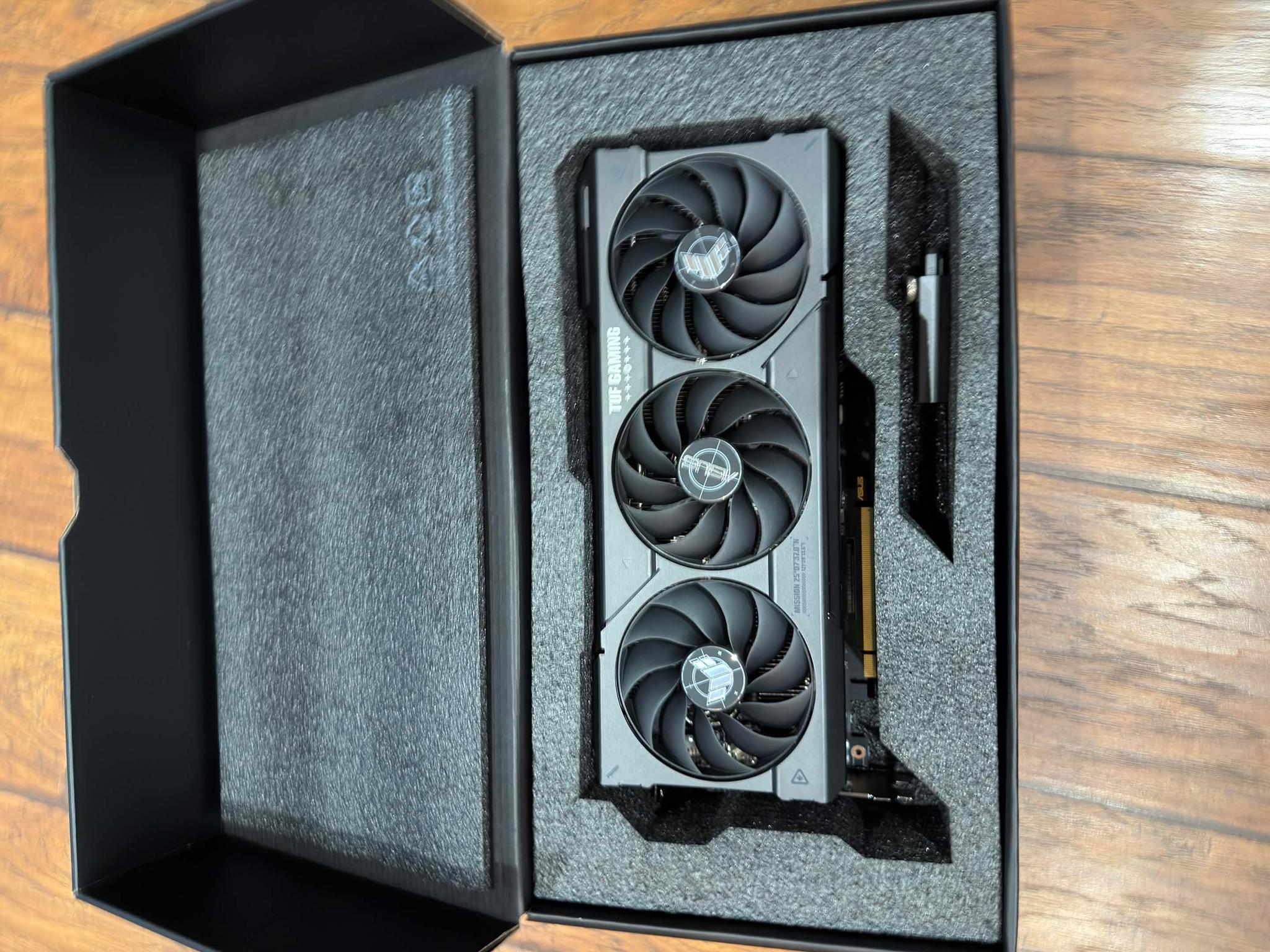 Asus TUF GAMING OC GeForce RTX 4070 SUPER