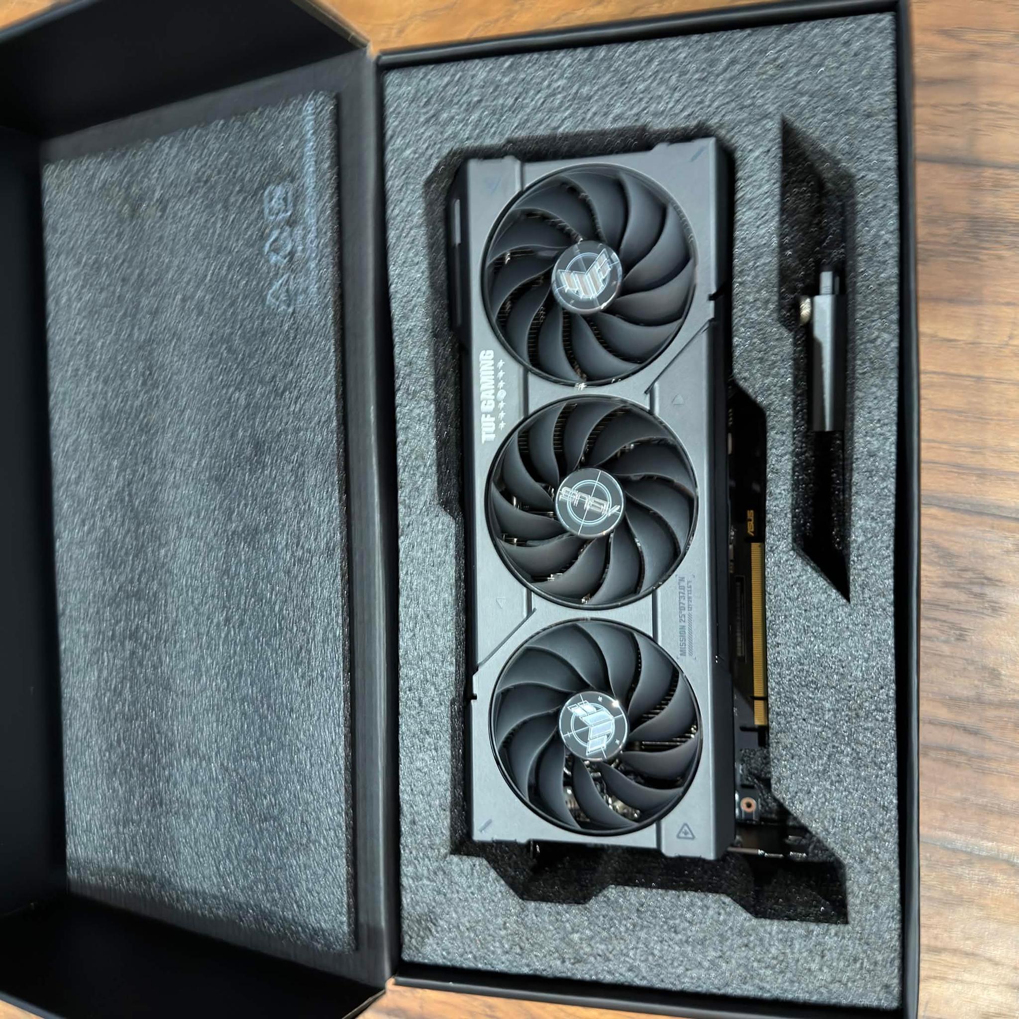 Asus TUF GAMING OC GeForce RTX 4070 SUPER