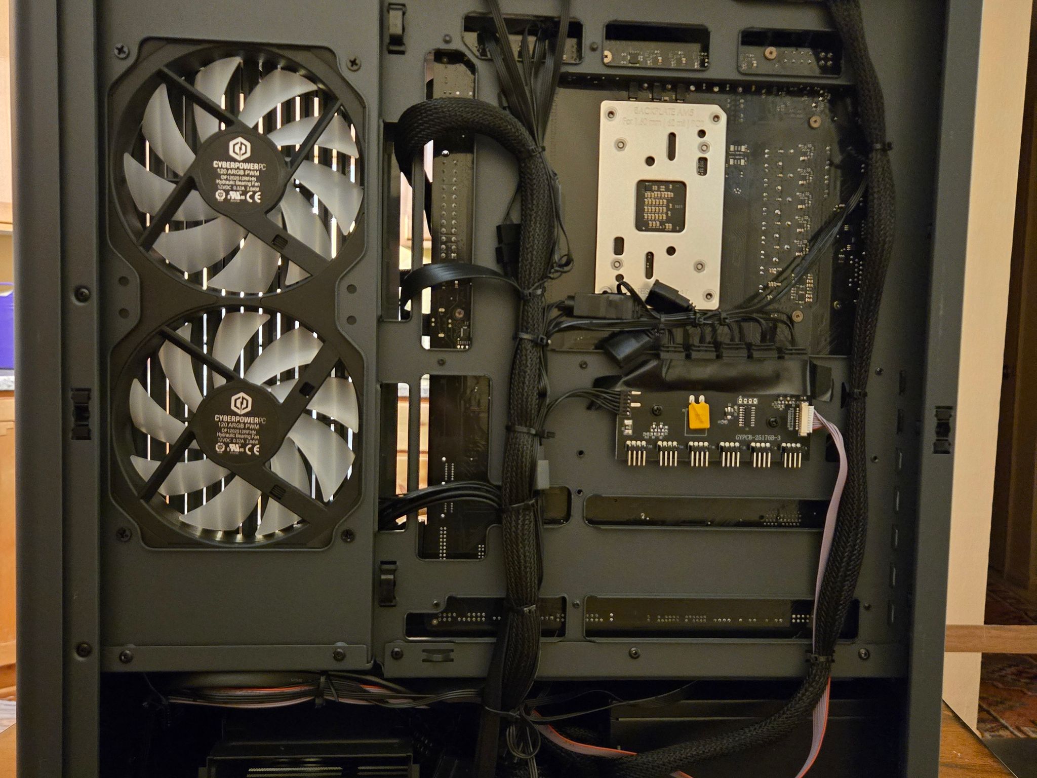 Ryzen 7 7800X3D RTX 5070 Founders Edition 32GB DDR5 Gaming PC