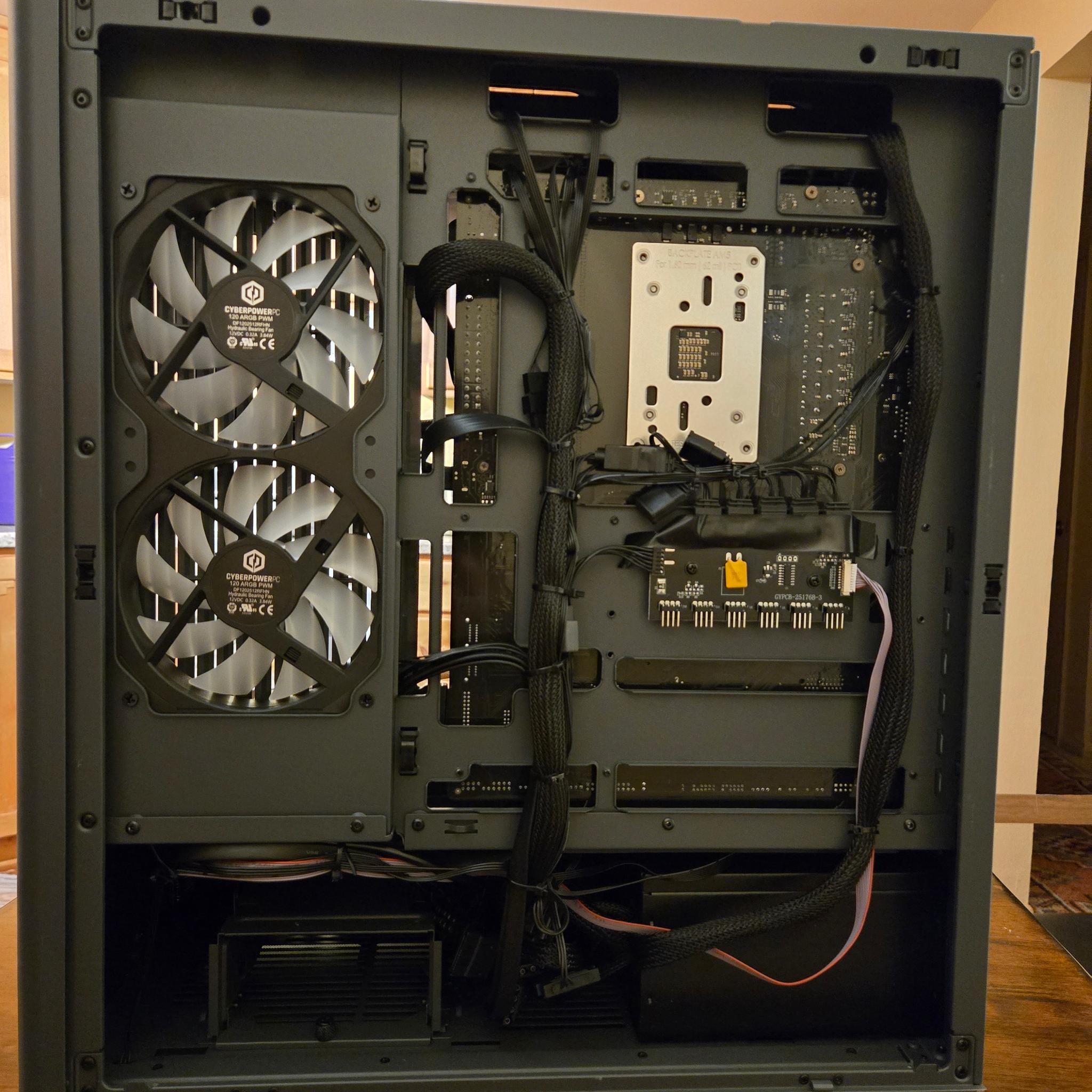 Ryzen 7 7800X3D RTX 5070 Founders Edition 32GB DDR5 Gaming PC