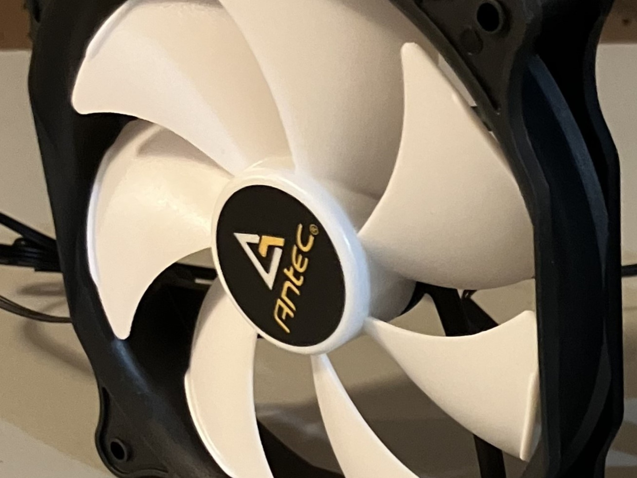 4 Antec White Fans