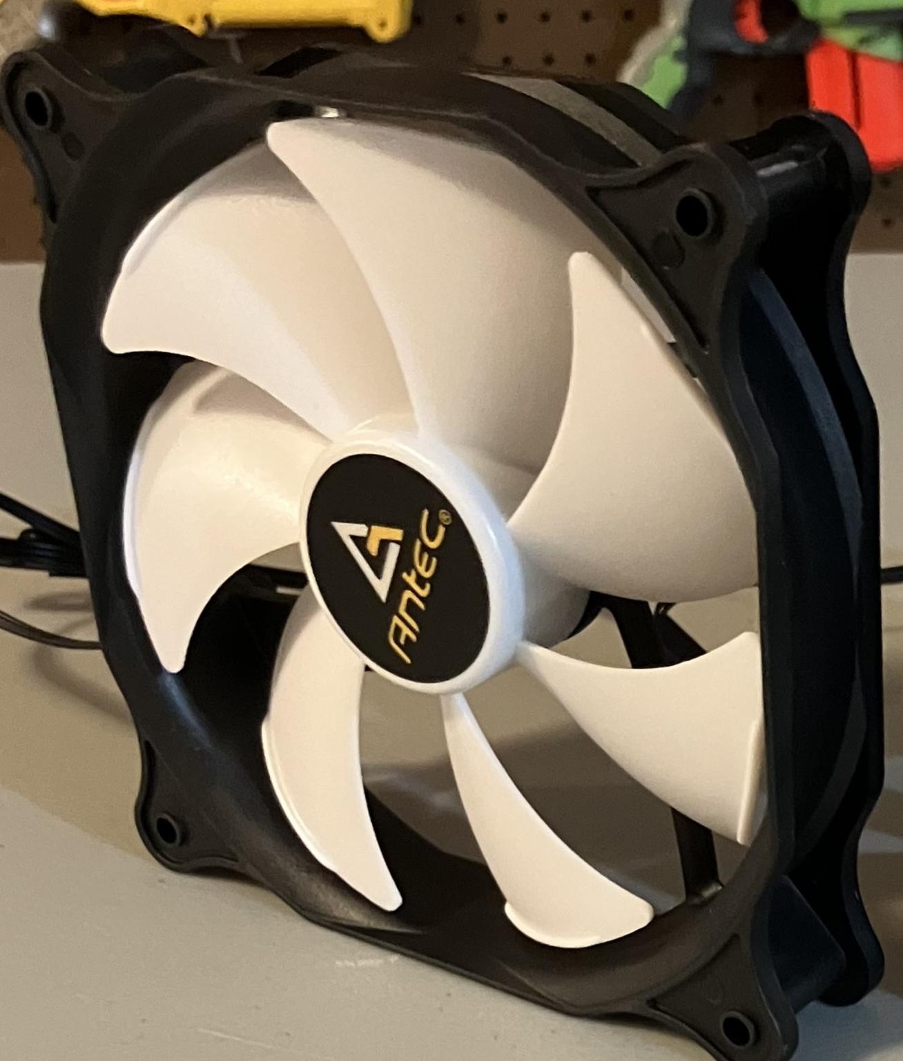 4 Antec White Fans