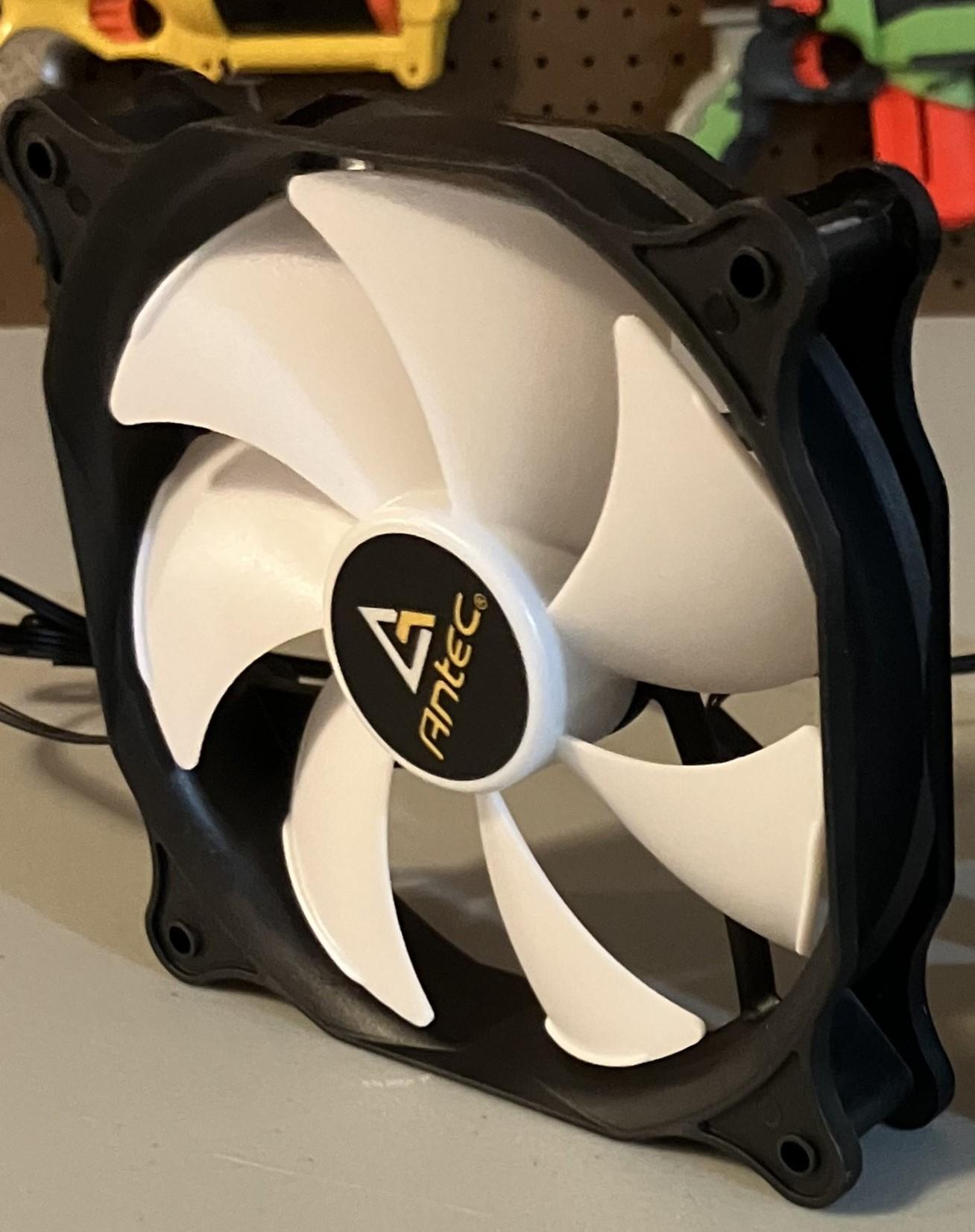 4 Antec White Fans