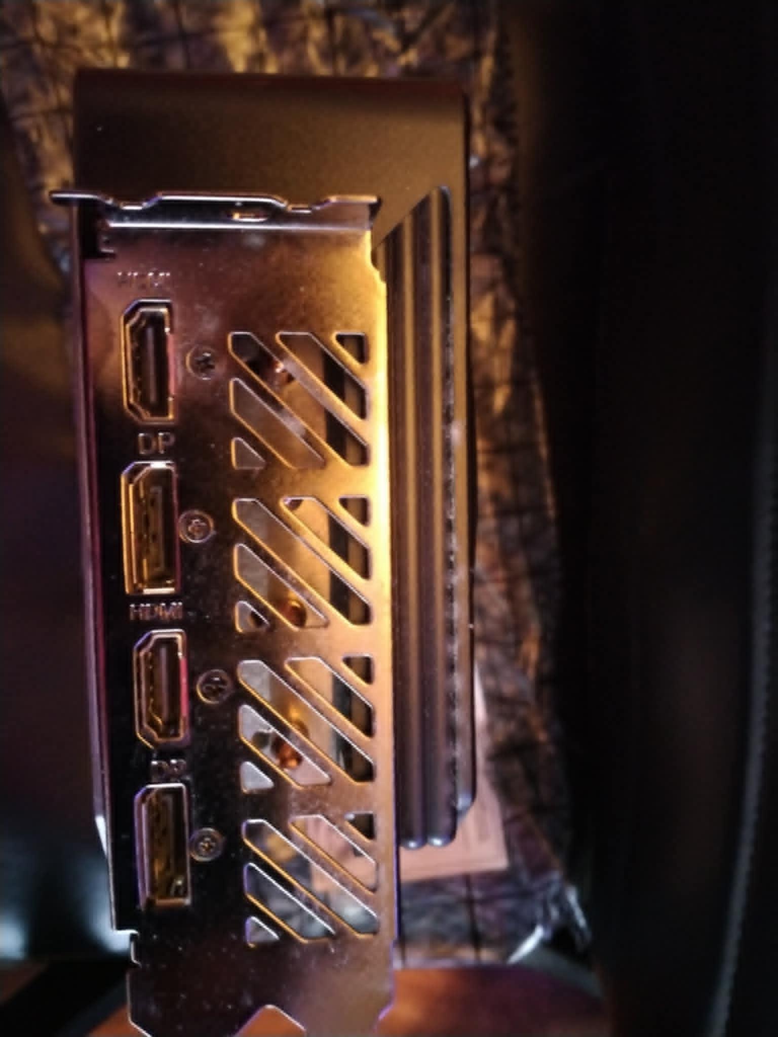 GIGABYTE GAMING OC 16 GB 7800 XT BLACK LIKE NEW ONLY USED FOR 2 MONTHS