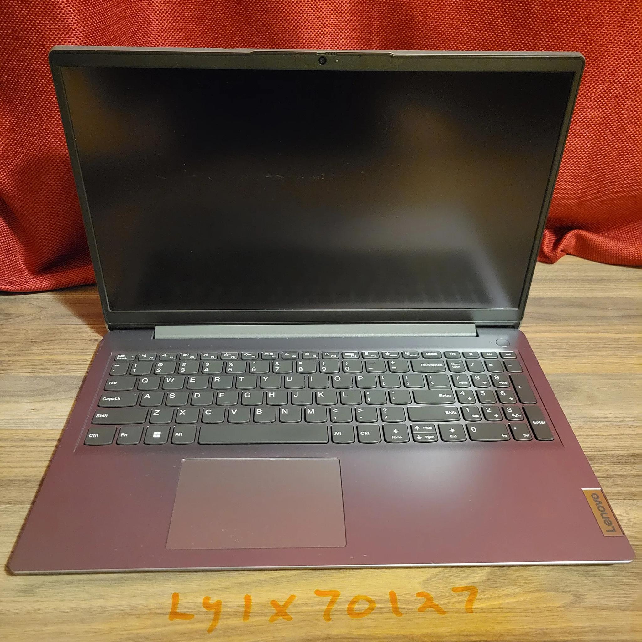 Lenovo Ideapad 3i Laptop - 15.6" FHD Touch Screen - 512GB SSD - intel i5 11th gen.