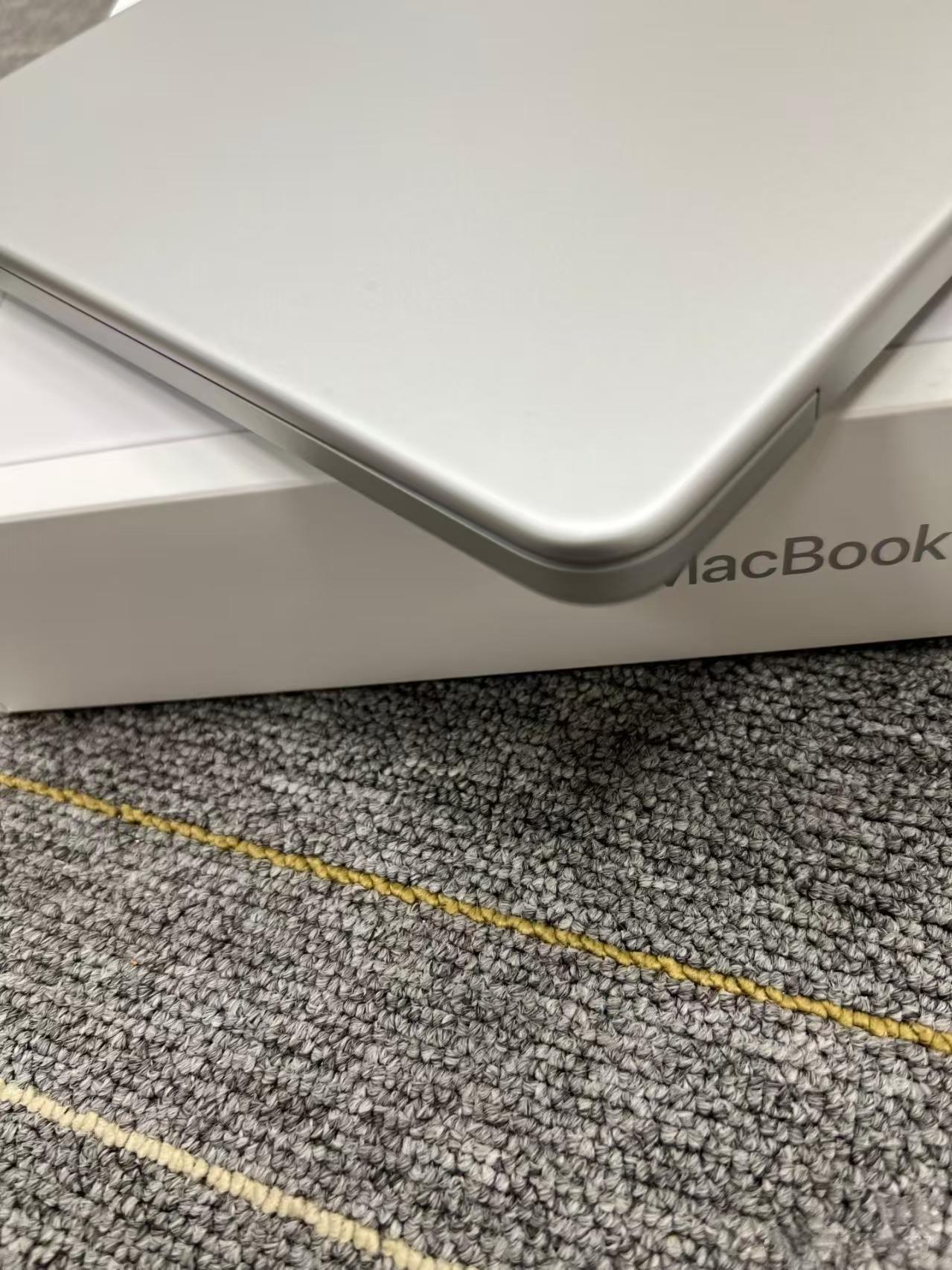 Apple MacBook Neo 13-inch A18 Pro 8GB 256GB SSD – Silver – Like New