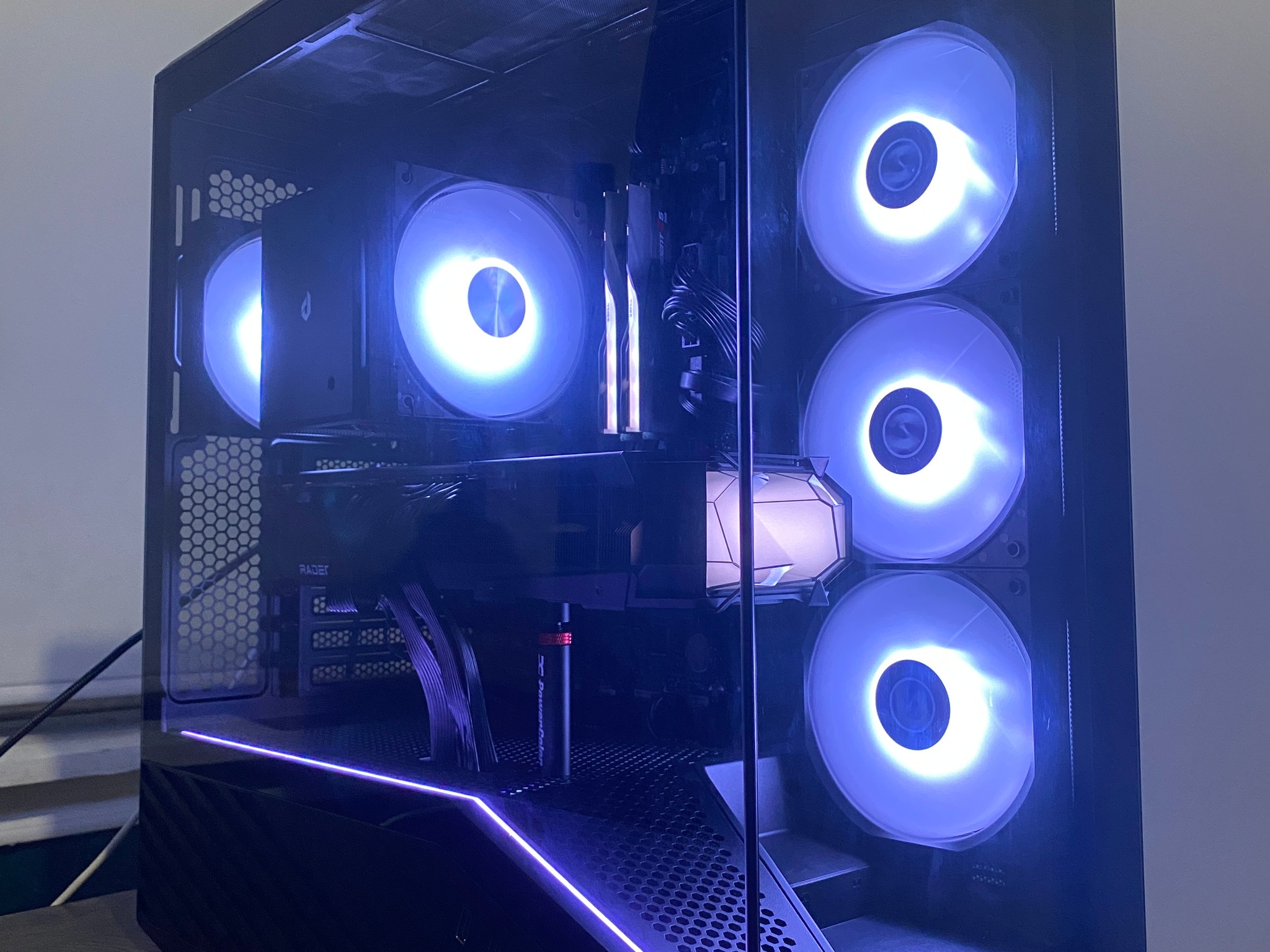 RX 9070 XT Custom Gaming PC - Ryzen 7 7800X3D, 32GB RAM, 2TB NVMe SSD