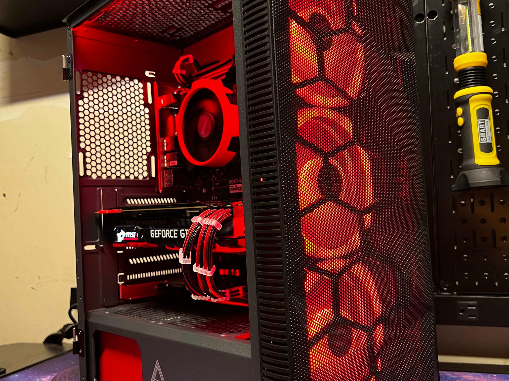 Hades || Ryzen 5 2600 + GTX 1080 Ti 