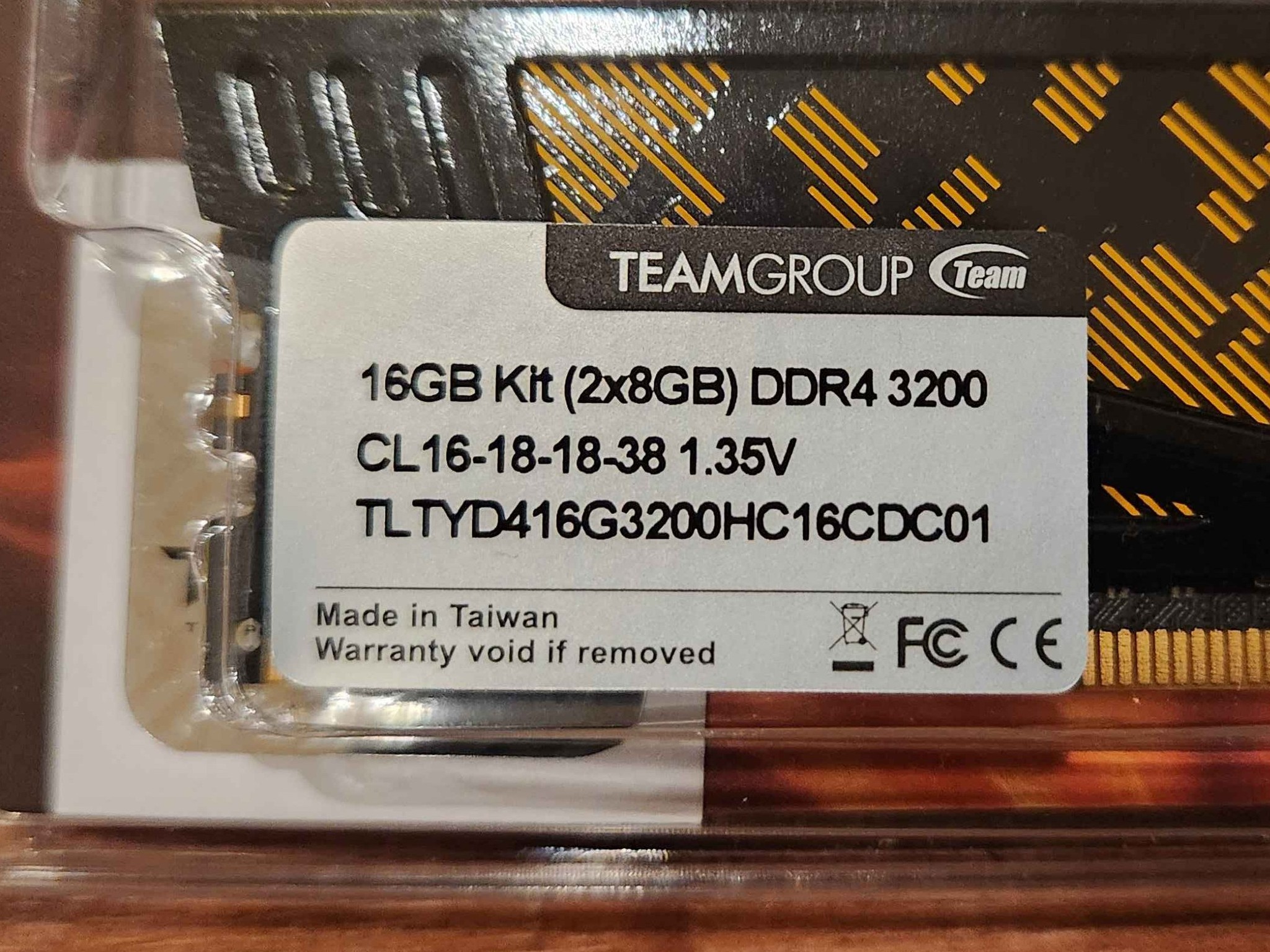 Teamgroup Vulcan TUF Gaming Alliance 16GB (2x8GB) DDR4-3200 CL16