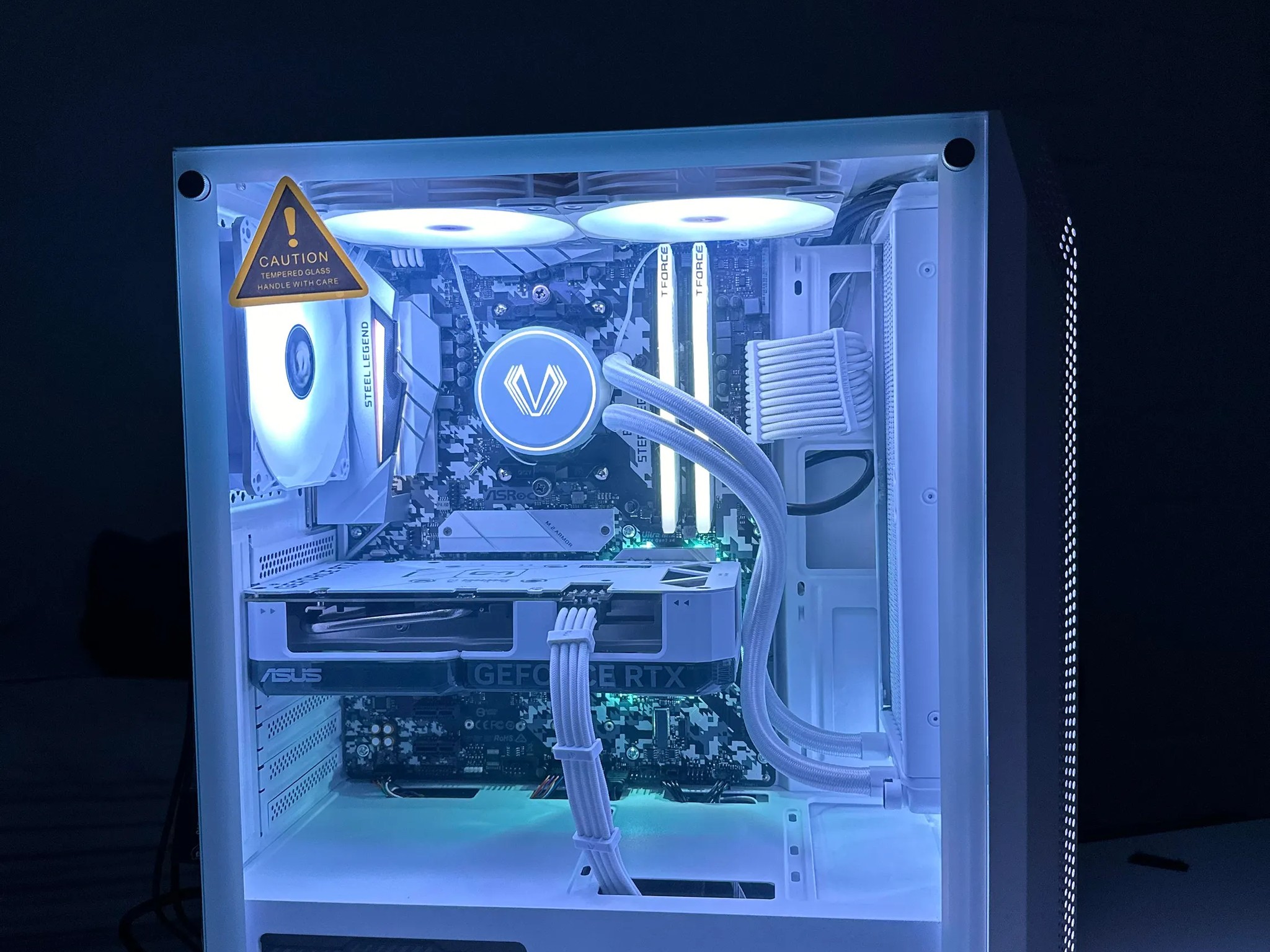 Frostbite ❄️ : Asus 4060 OC| AMD 5600| 1TB NVME| 3600mhz 16GB Ram| Liquid Cooled| Win 10