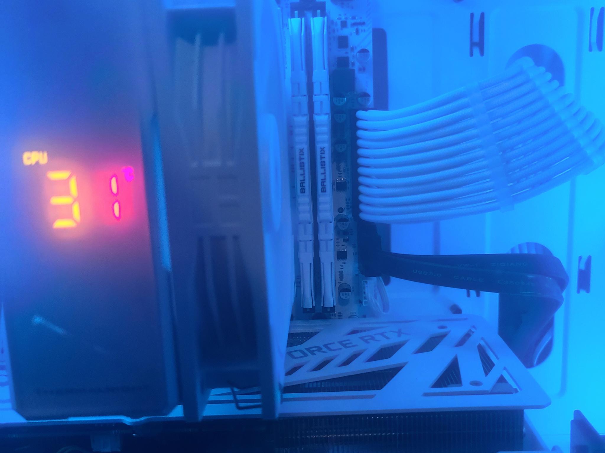 Ryzen 5600/b550/rtx 3060 ti white pc