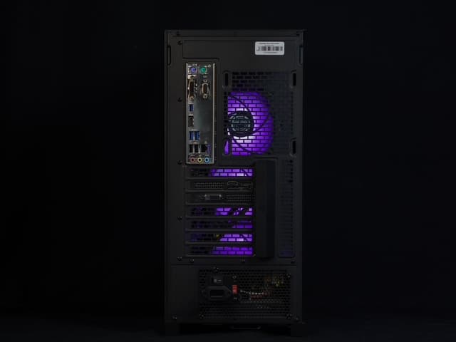 Clean Gaming PC - i7 7700, RTX 2060, 16GB Ram, 500GB SSD