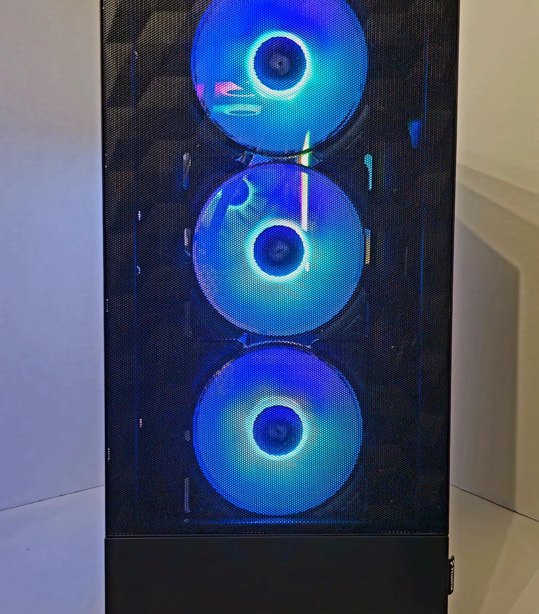 Brand New Mid Tier PC. 13600k & 7800XT