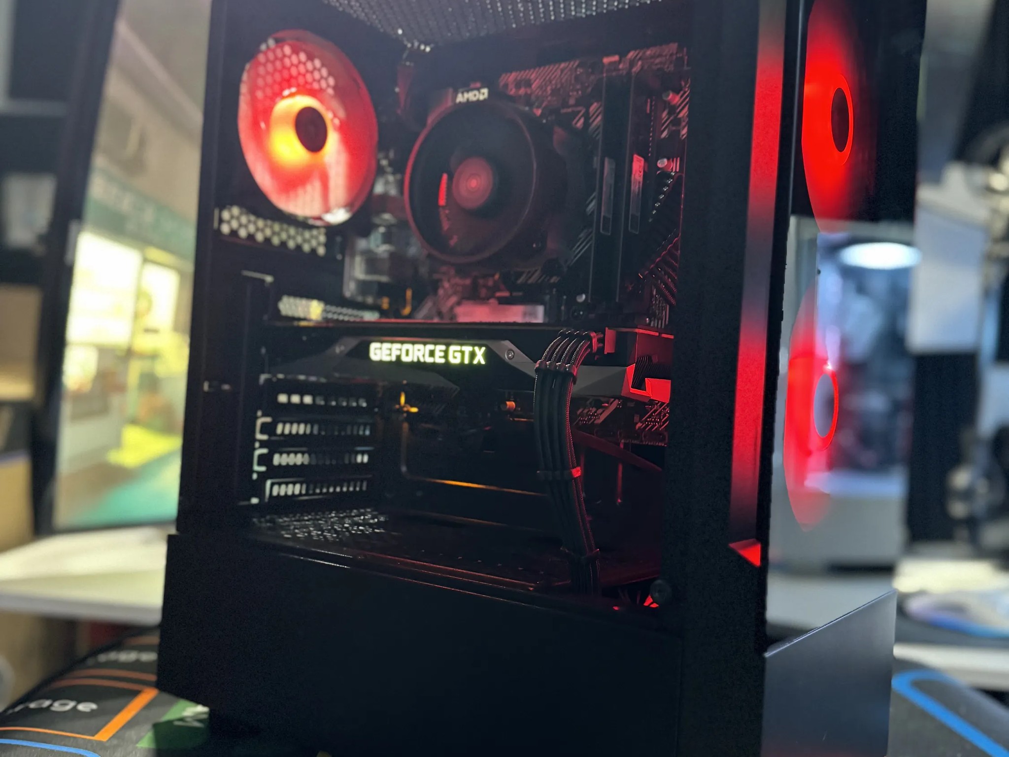 RGB Gaming PC - GTX 1070 - Ryzen 7 1700 - 16GB DDR4 - 500GB SSD