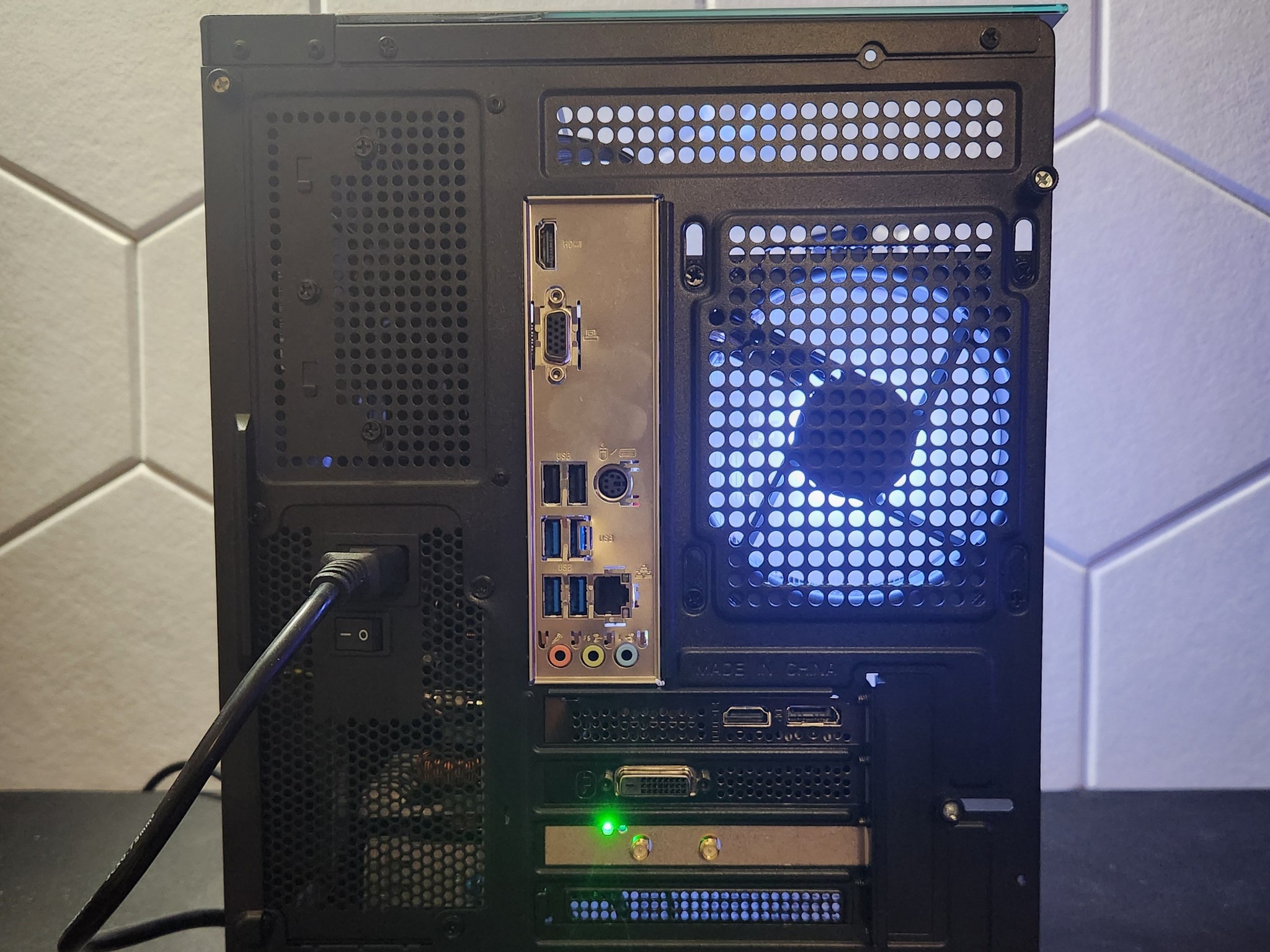 RTX 2060 | Intel I5 10400F | 16GB DDR4 | 256GB SSD + 1TB HDD | Windows 11