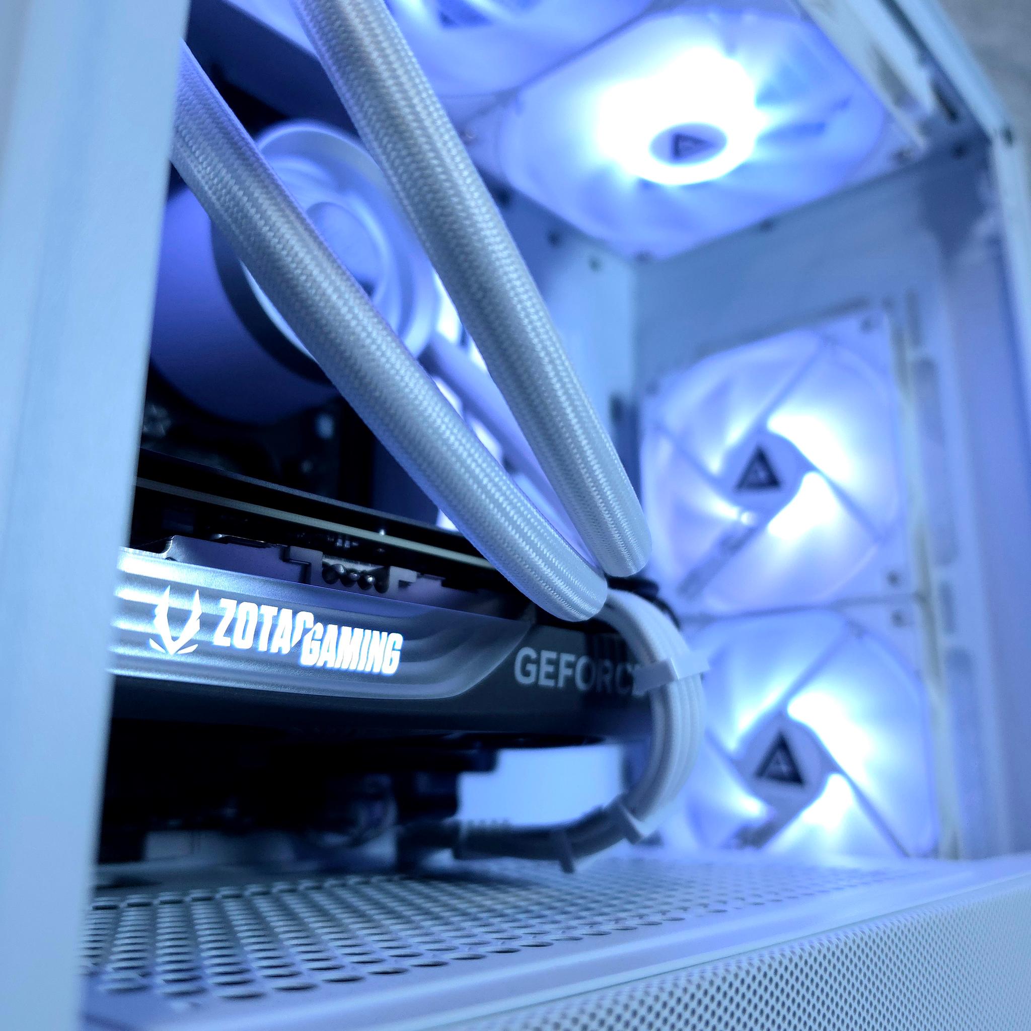 Zotac RTX 5070 🤍 Ryzen 7 8700F