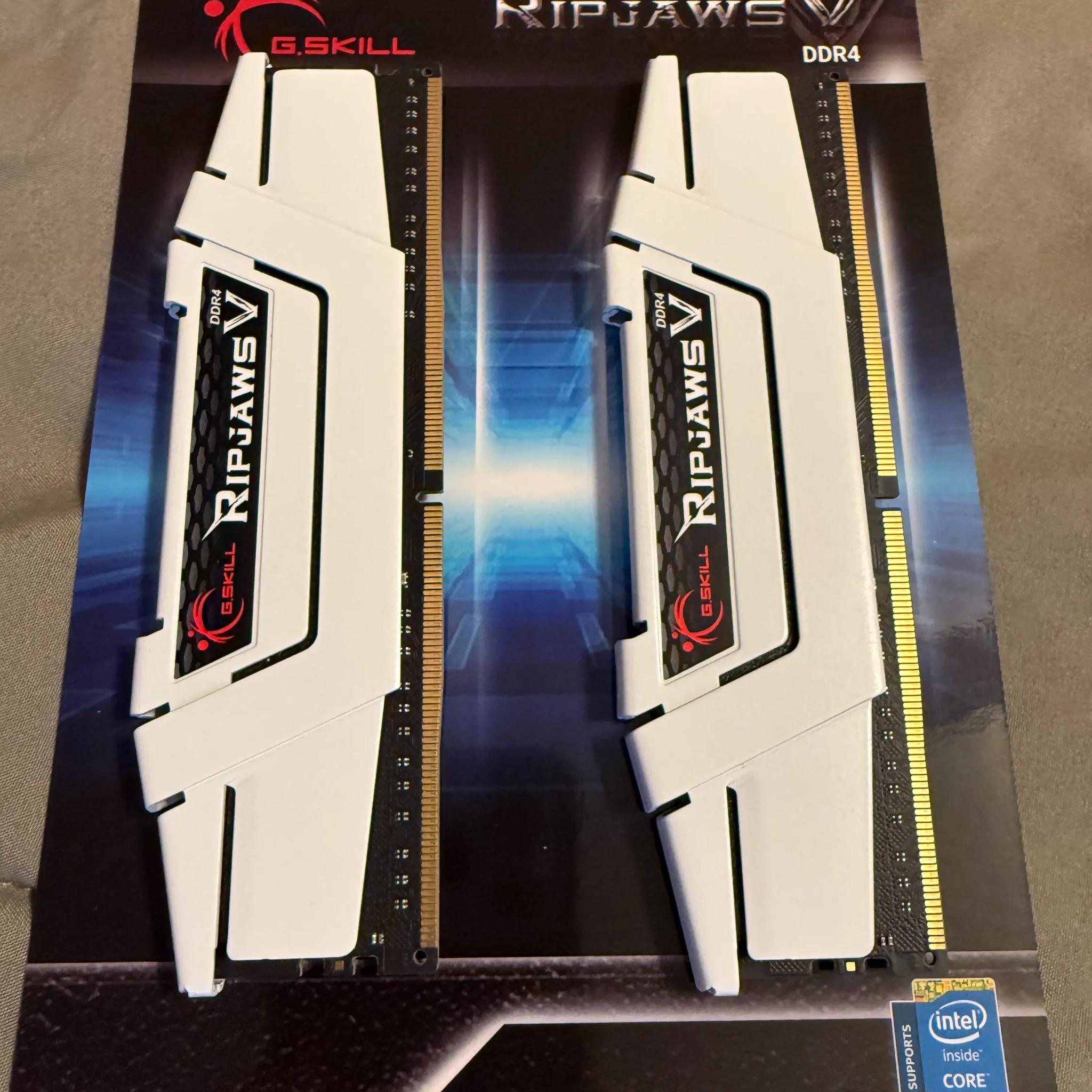 G.SKILL Ripjaws V Series DDR4 RAM 32GB (2x16GB) 3600MT/s CL18-22-22-42 1.35V - White