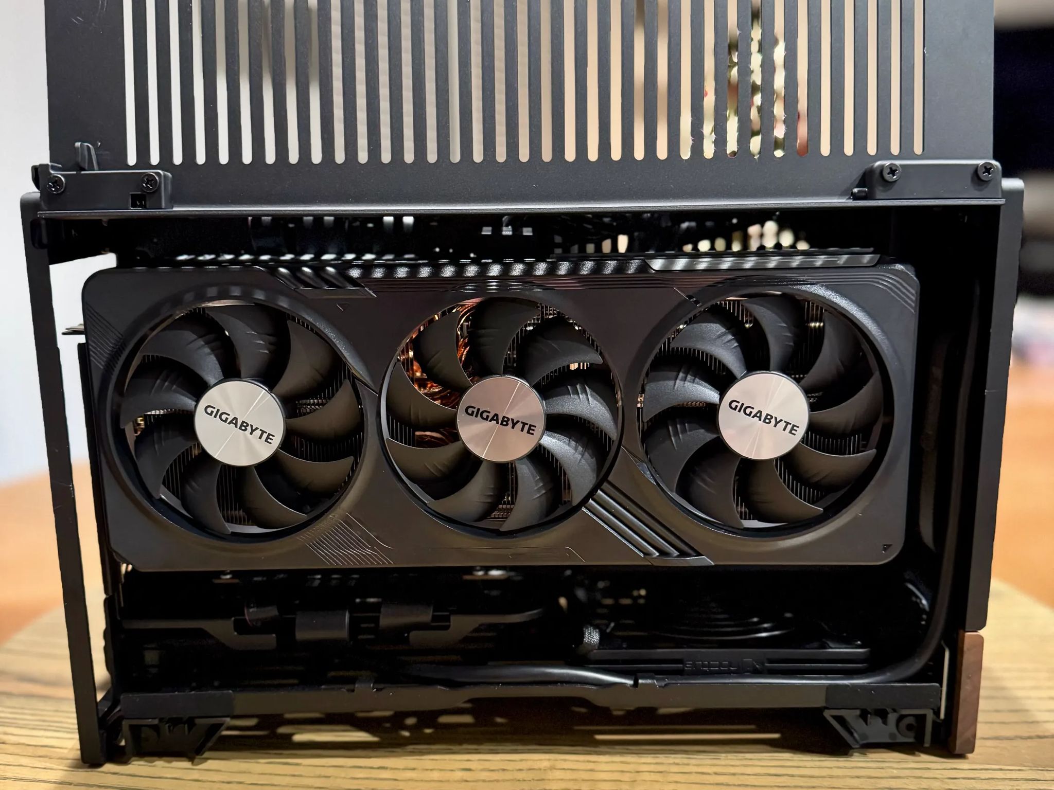 The Distinguished Gentleman 🎩 Fractal Terra, NVIDIA 4070 SUPER OC, RYZEN 7600X, 32GB RAM, 2TB SSD