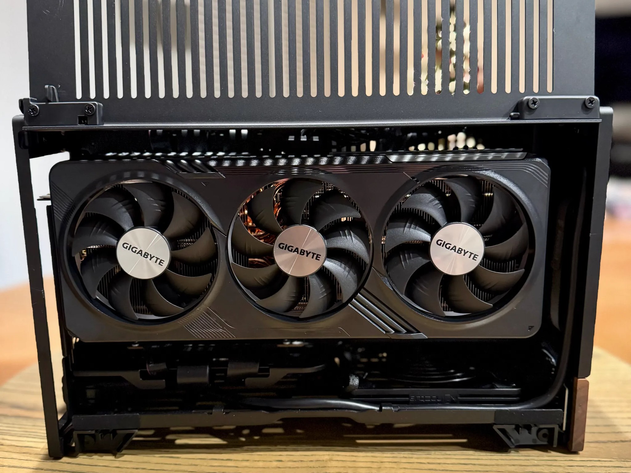 The Distinguished Gentleman 🎩 Fractal Terra, NVIDIA 4070 SUPER OC, RYZEN 7600X, 32GB RAM, 2TB SSD