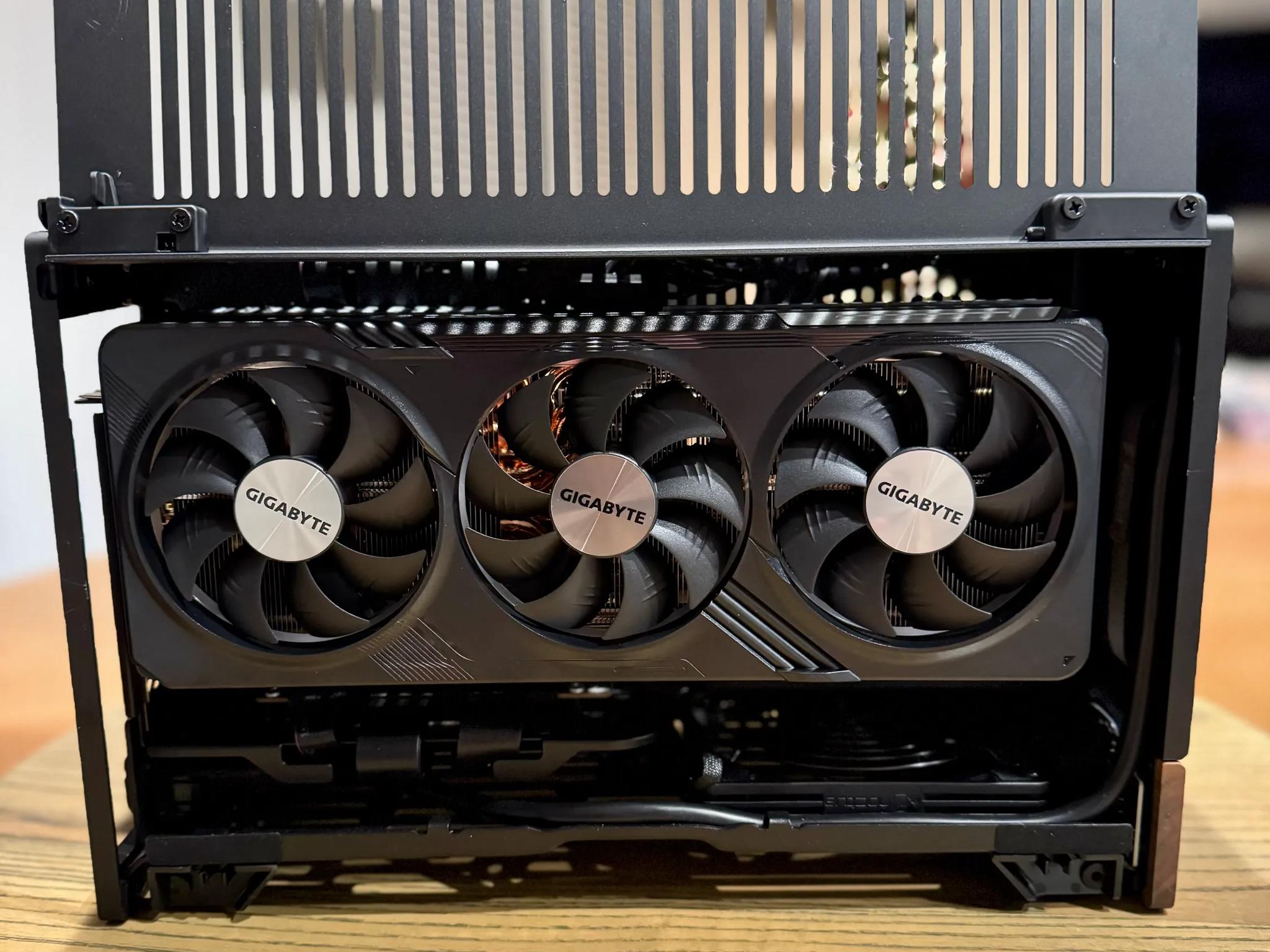 The Distinguished Gentleman 🎩 Fractal Terra, NVIDIA 4070 SUPER OC, RYZEN 7600X, 32GB RAM, 2TB SSD