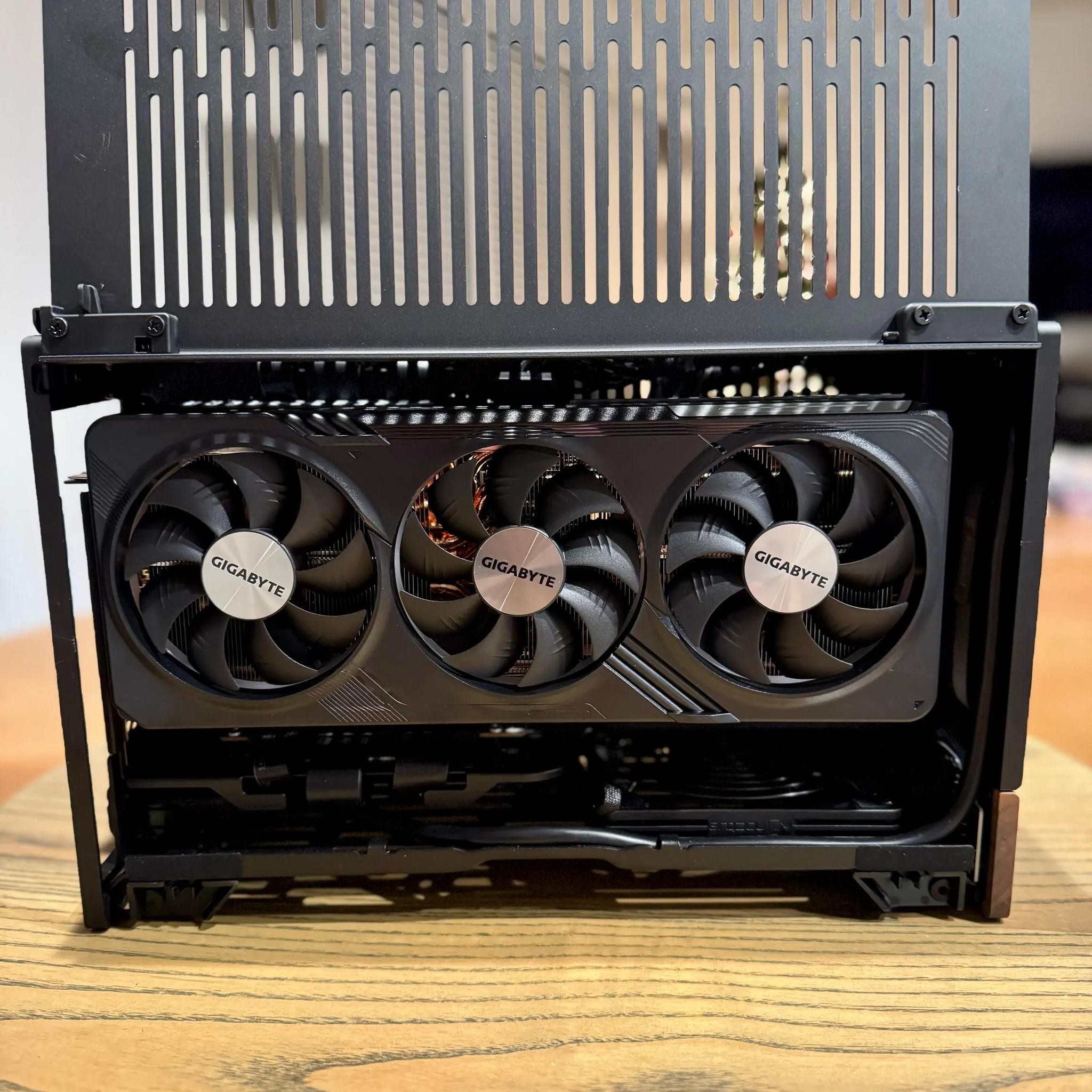 The Distinguished Gentleman 🎩 Fractal Terra, NVIDIA 4070 SUPER OC, RYZEN 7600X, 32GB RAM, 2TB SSD