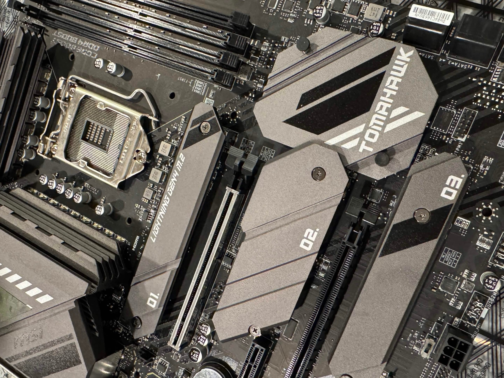 MSI MAG Z590 TOMAHAWK WIFI DDR4