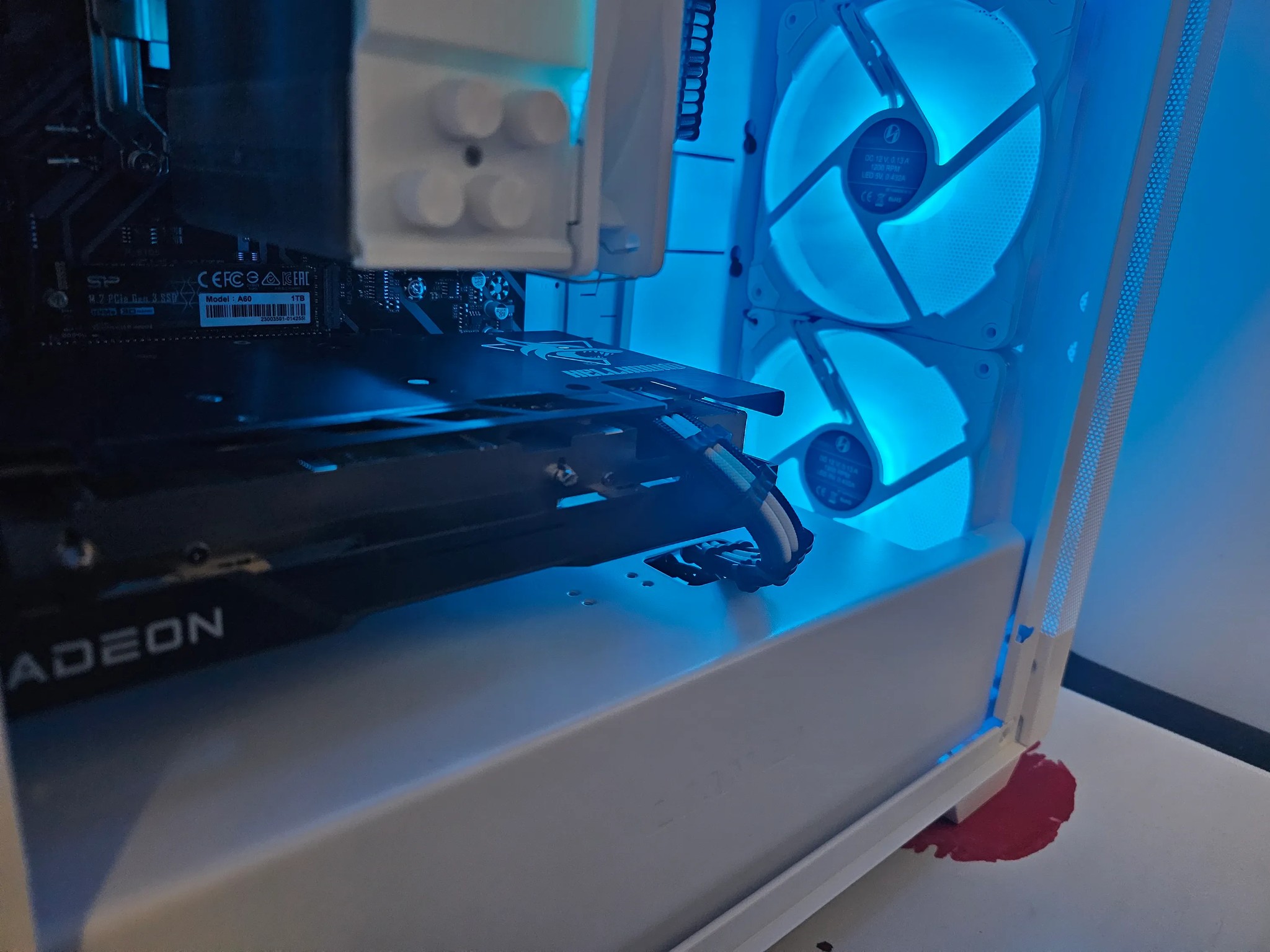 Frosty Mini Mesh Ryzen 5 5600X / 16GB DDR4/1TB SSD / RX6600 8GB