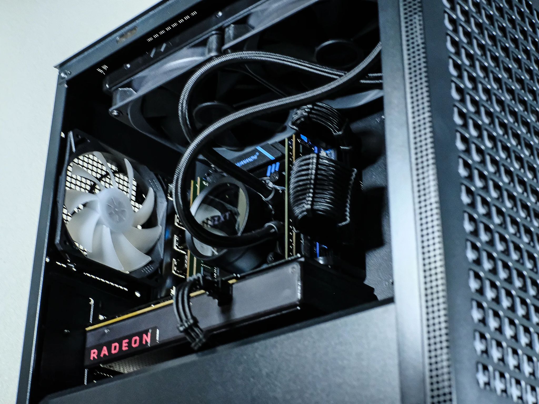 𓇼‎‧✧ℕ𝕠𝕧𝕒✧‧𓇼 GAMING PC | Intel Xeon E5-2695 V3 | Radeon RX 480 8GB | Samsung + SK Hynix 32GB RAM