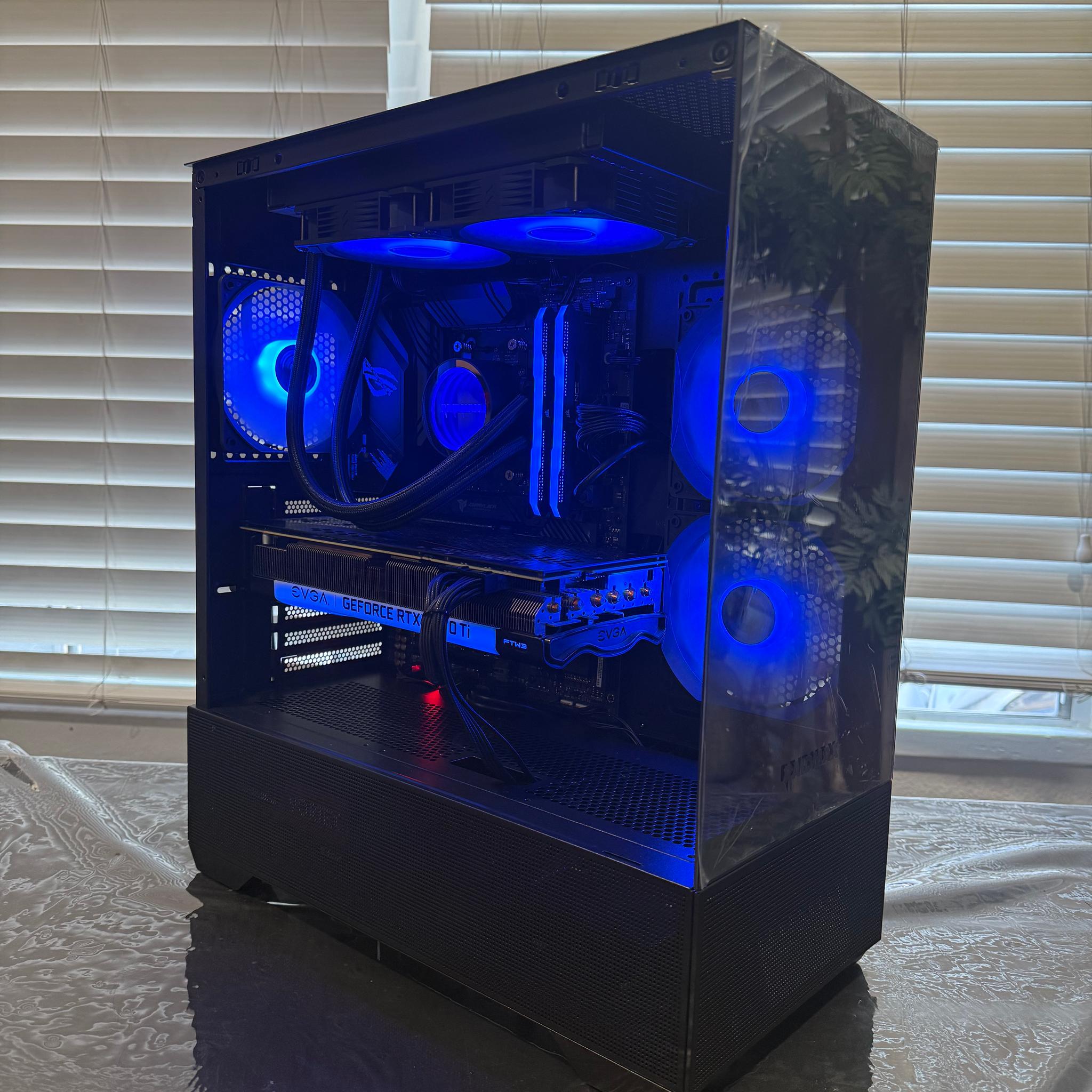 Gaming PC: Ryzen 7 5800X, RTX 3070 TI 8 GB, 32 GB DDR4, 1 TB SSD, Windows 11 activated, WIFI & BT
