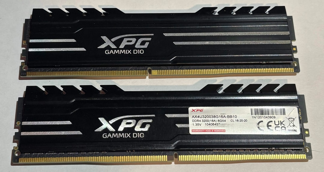 XPG Gammix D10 16GB (2x8GB) DDR4-3200 CL16 | Jawa