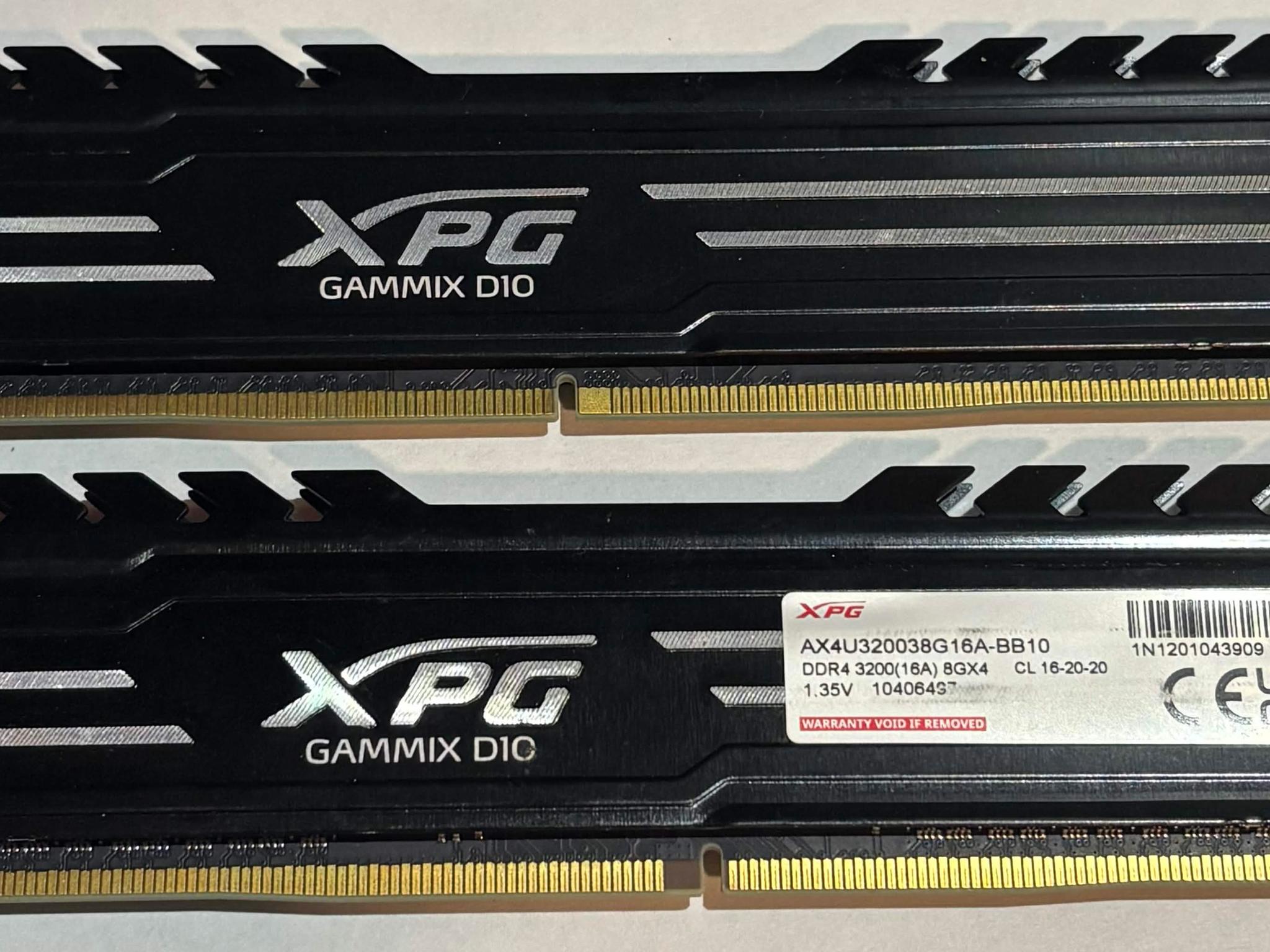 XPG Gammix D10 16GB (2x8GB) DDR4-3200 CL16
