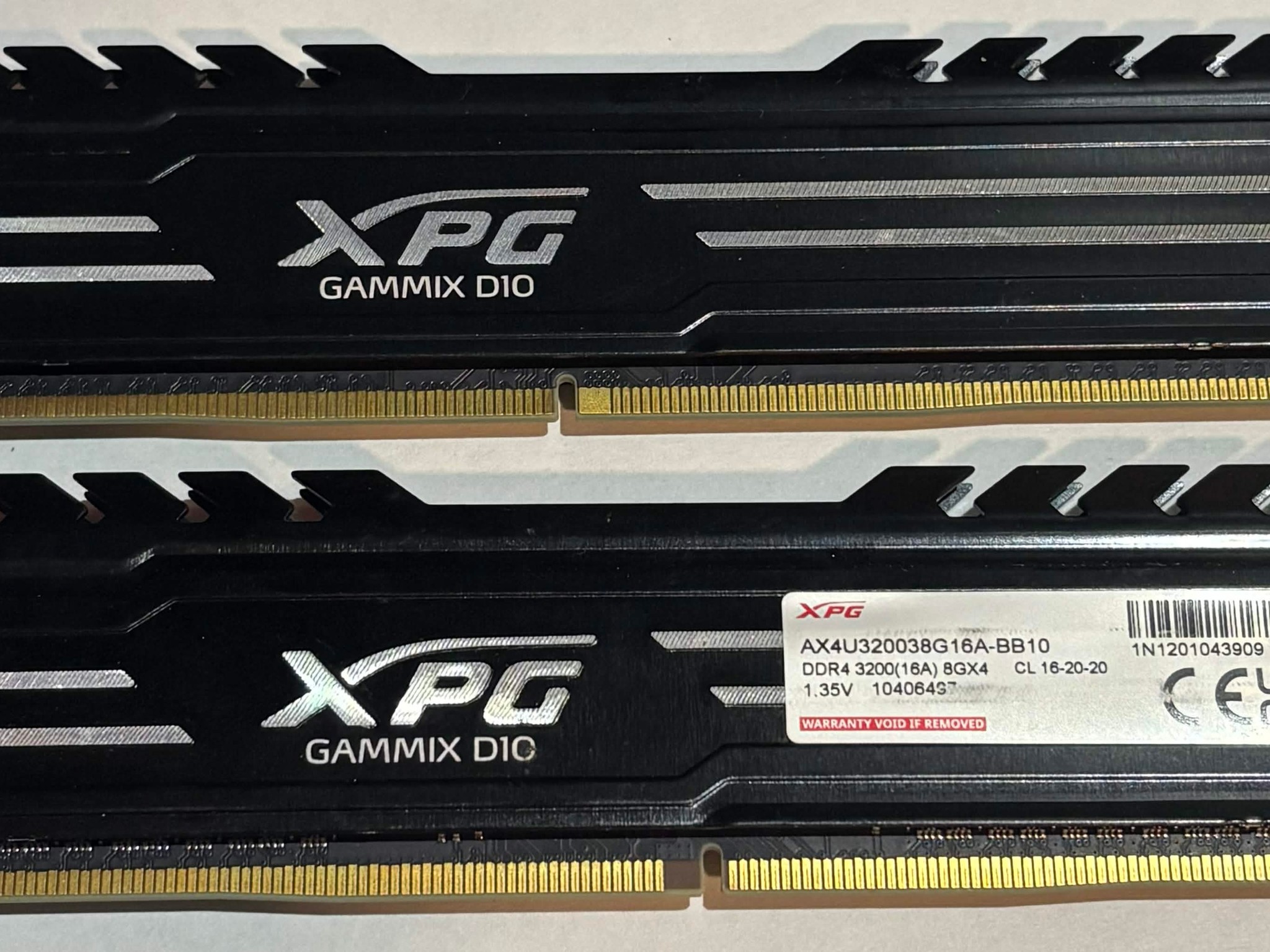 XPG Gammix D10 16GB (2x8GB) DDR4-3200 CL16