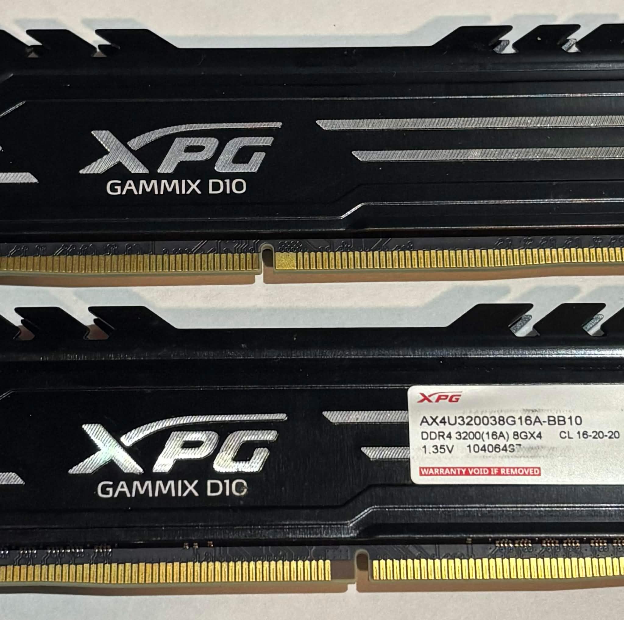 XPG Gammix D10 16GB (2x8GB) DDR4-3200 CL16