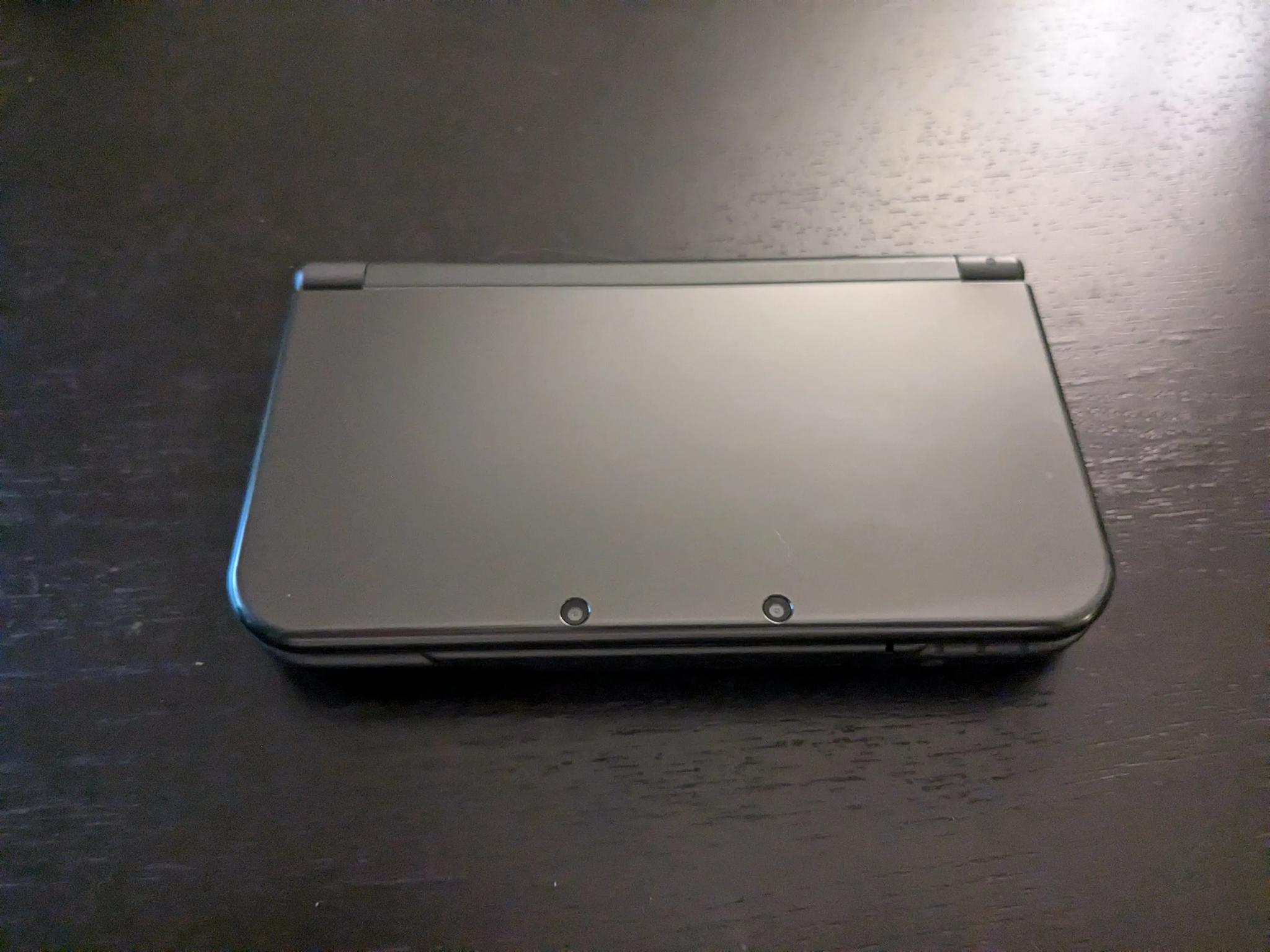 New Nintendo 3DS XL USED w/Case and 4 Games