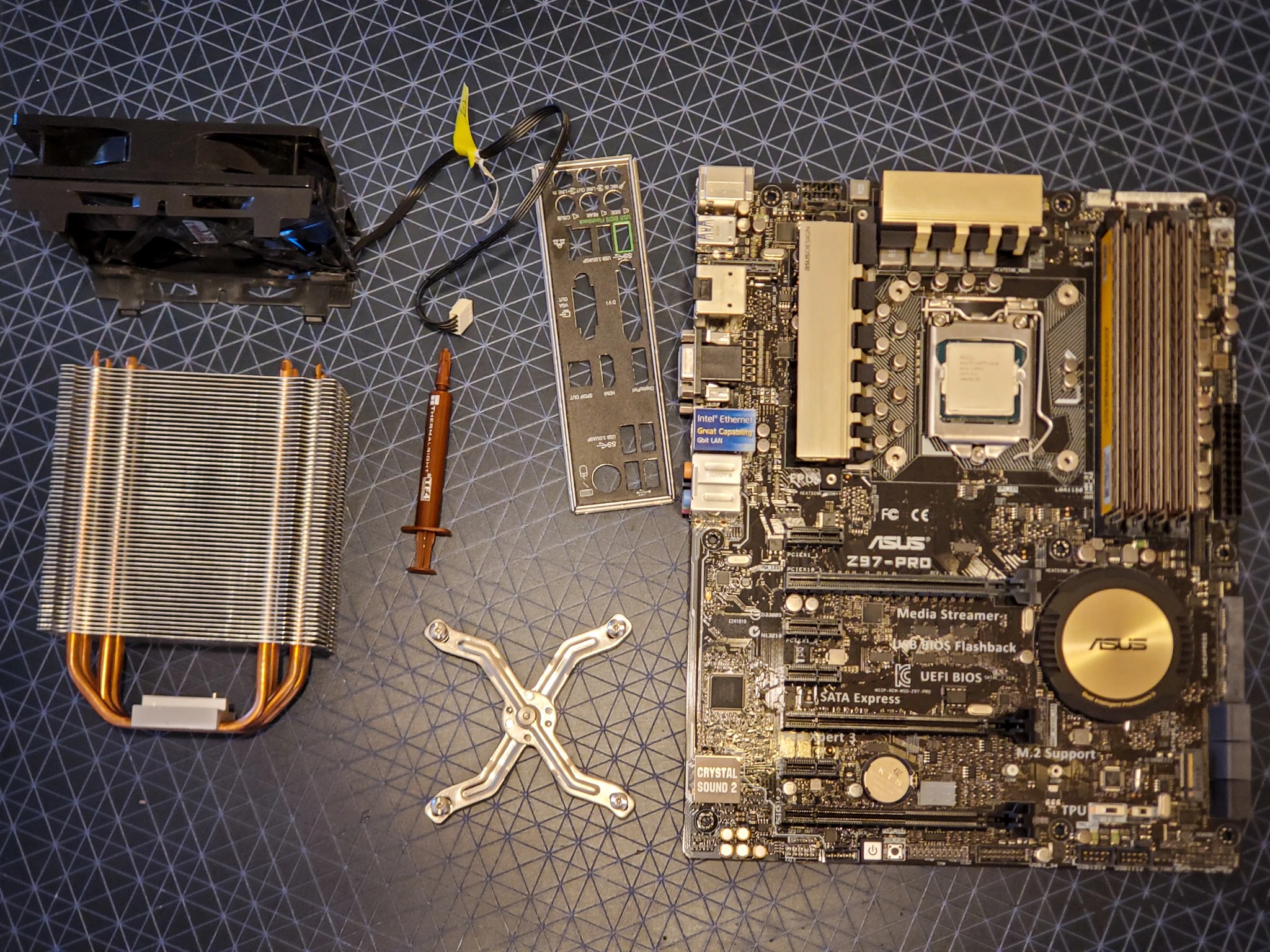 i5-4670K, Asus Z97-PRO, 32GB DDR3, Coolermaster Hyper 212