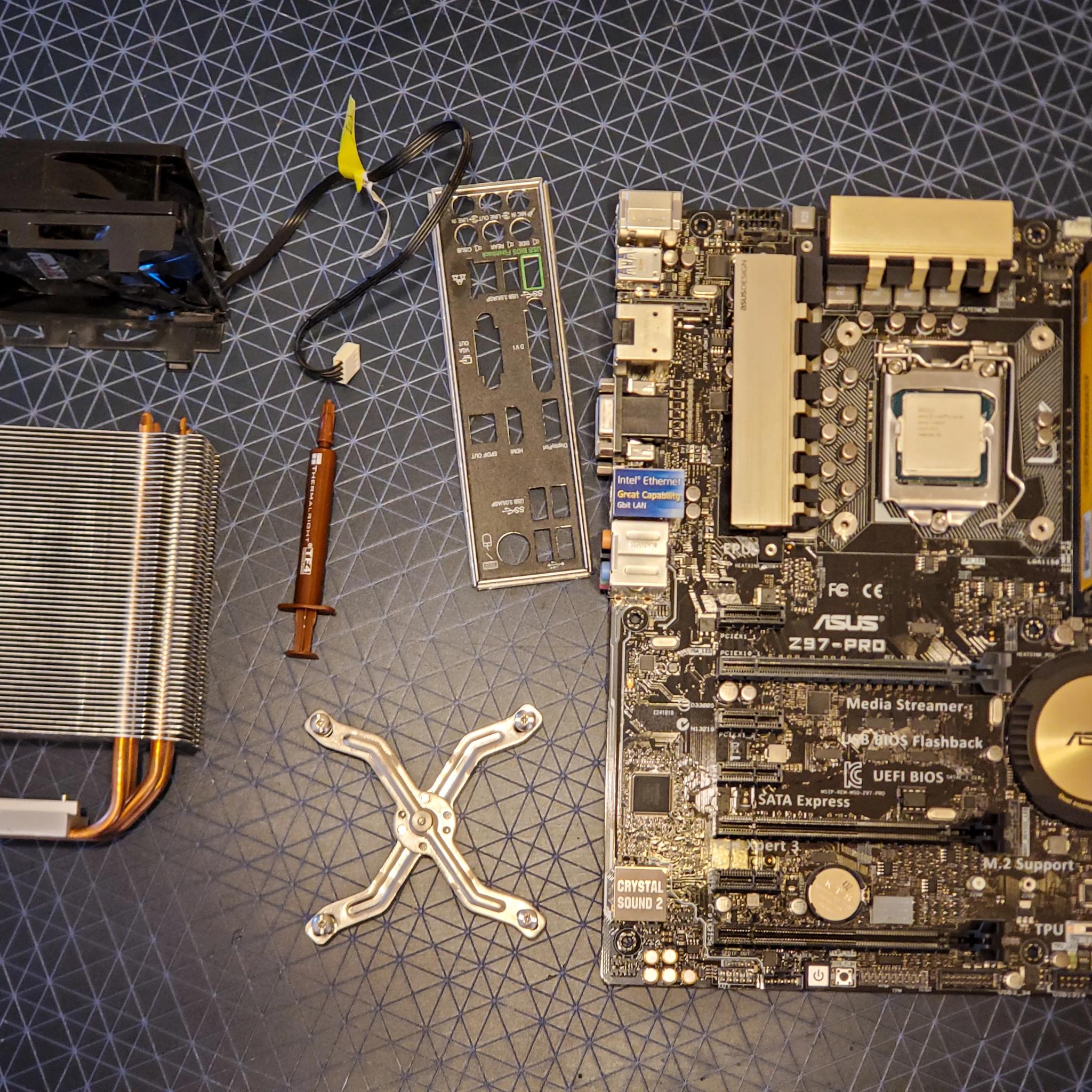 i5-4670K, Asus Z97-PRO, 32GB DDR3, Coolermaster Hyper 212