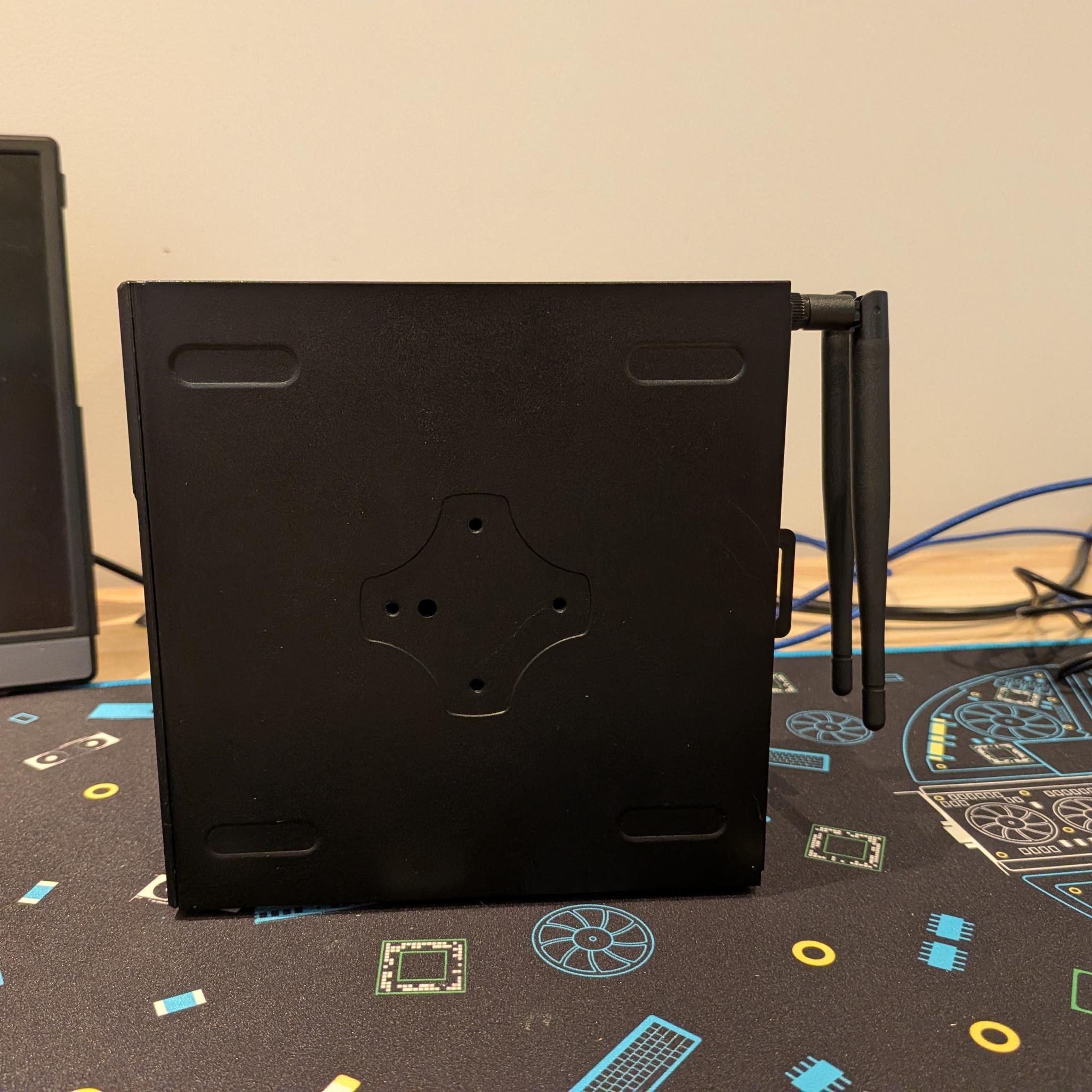 Fun Size Steambox - Ryzen 5 8600G, 32 GB DDR5, 1 TB Gen 4 NVME, SteamOS