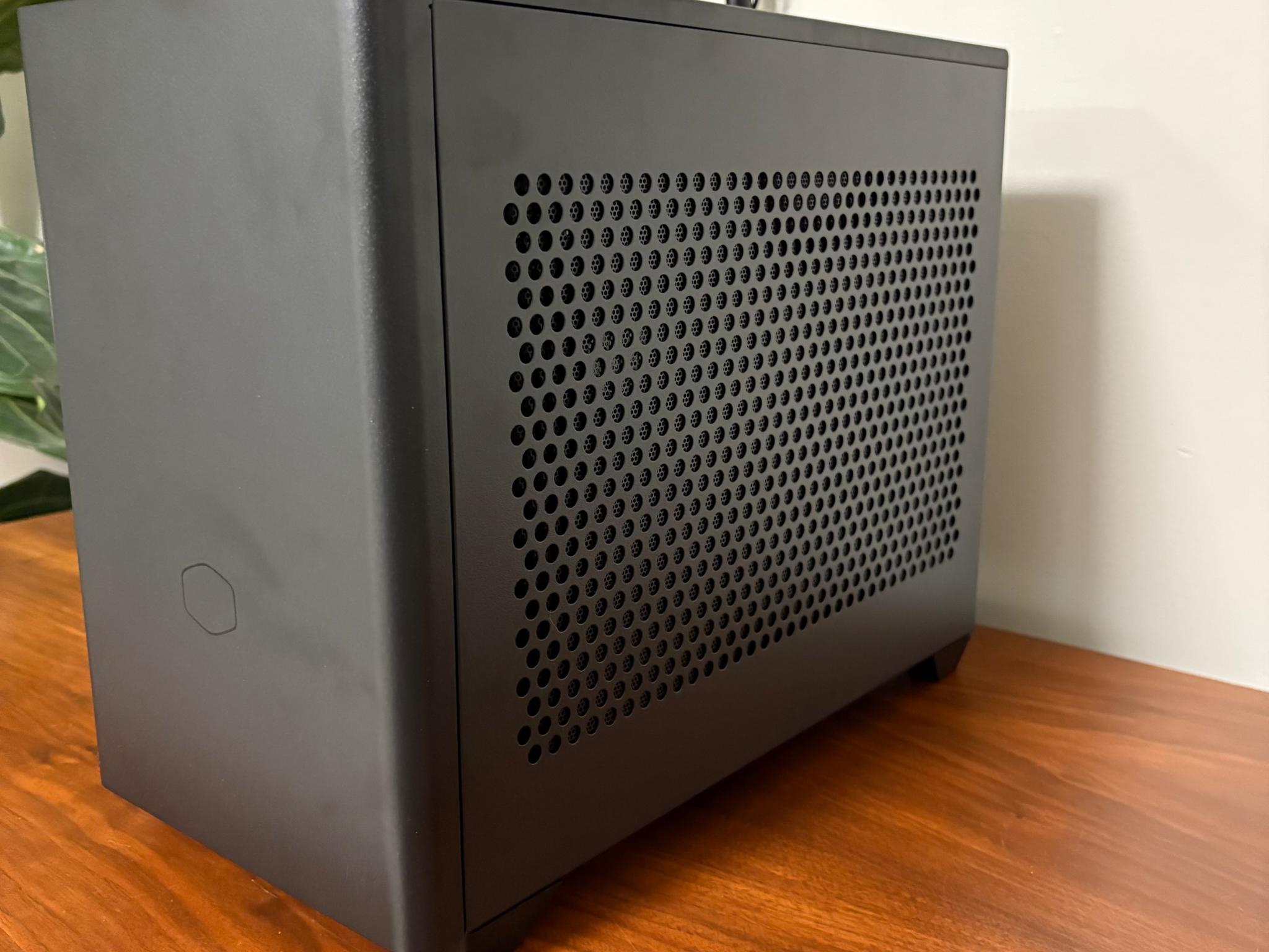 RTX 4070TI SUPER | Ryzen 7 5800X3D | 32GB DDR4 | 1 TB SSD | 850W PSU | 2x 120mm Fans | NR200 ITX