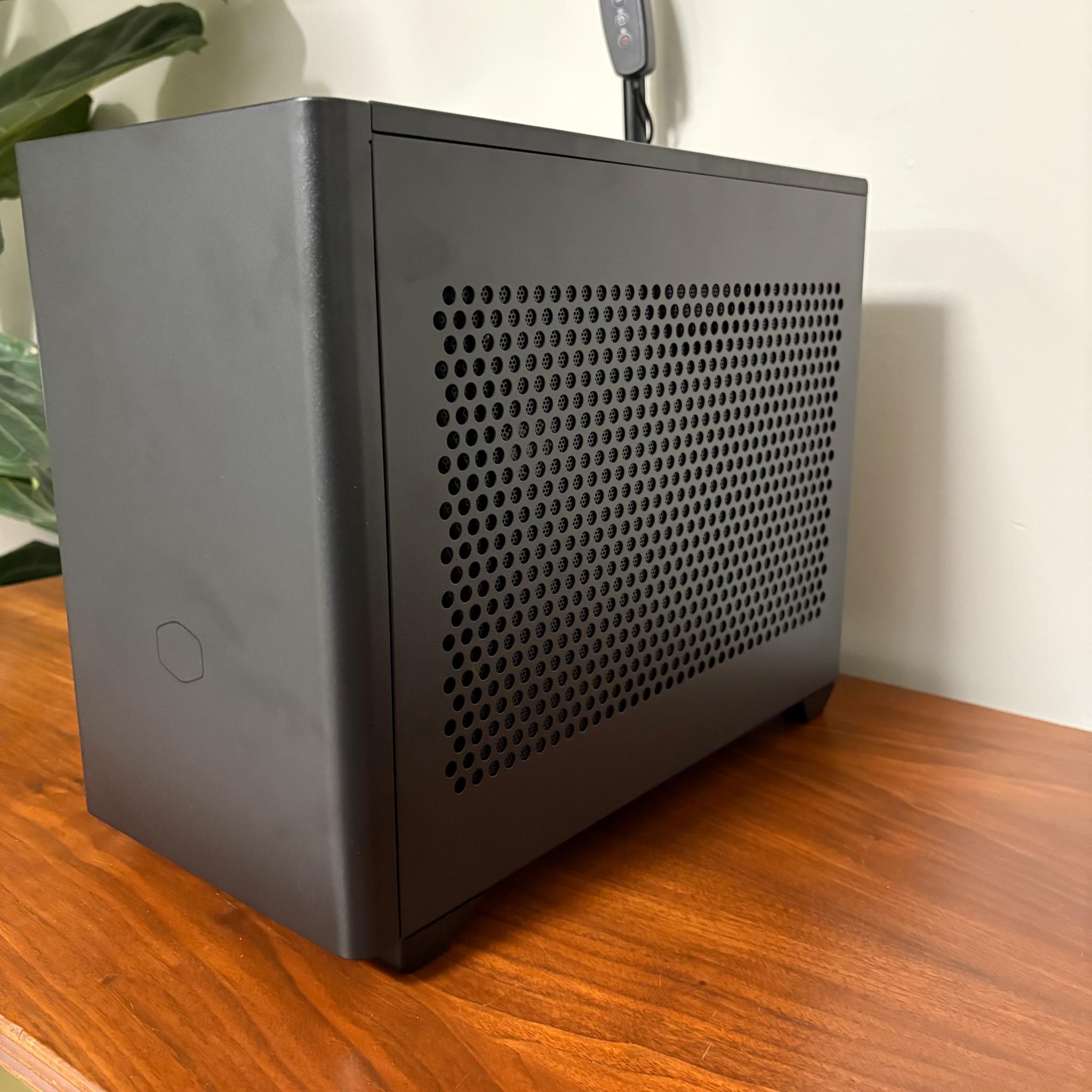 RTX 4070TI SUPER | Ryzen 7 5800X3D | 32GB DDR4 | 1 TB SSD | 850W PSU | 2x 120mm Fans | NR200 ITX