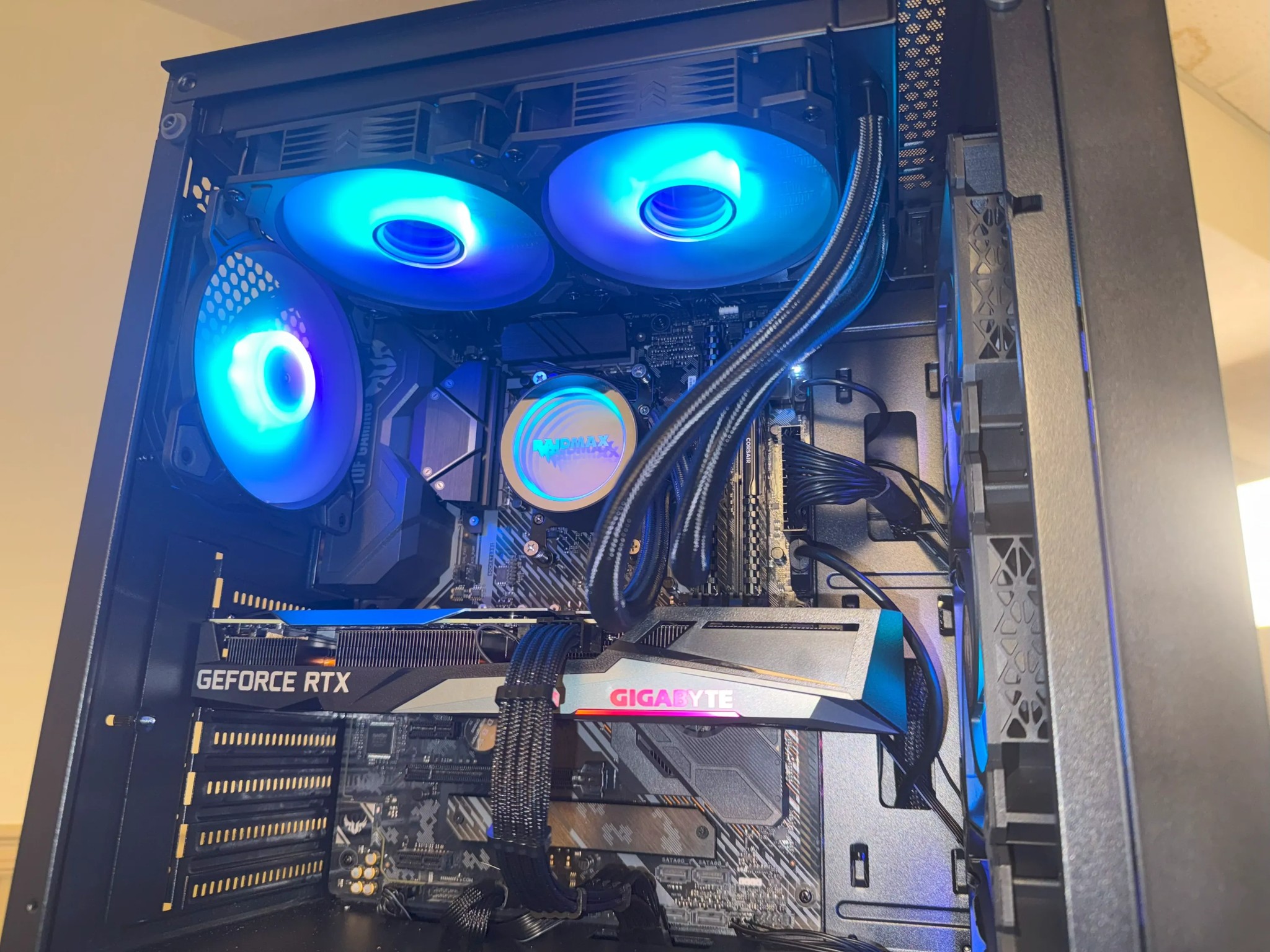 Battle-Ready - Ryzen 7 5700X + RTX 3060 12gb Vram