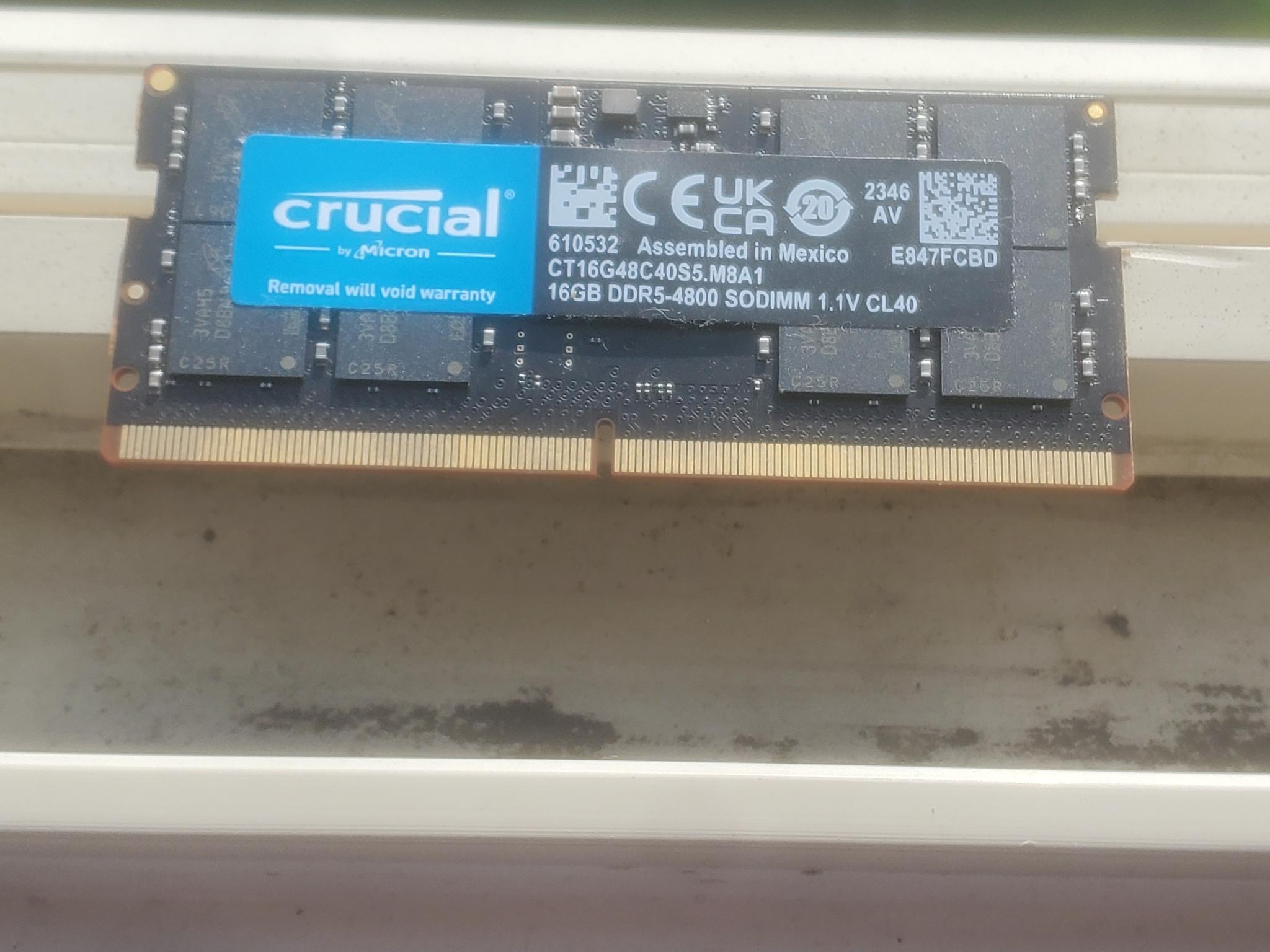 1x Crucial DDR5 4800 SODIMM CL40