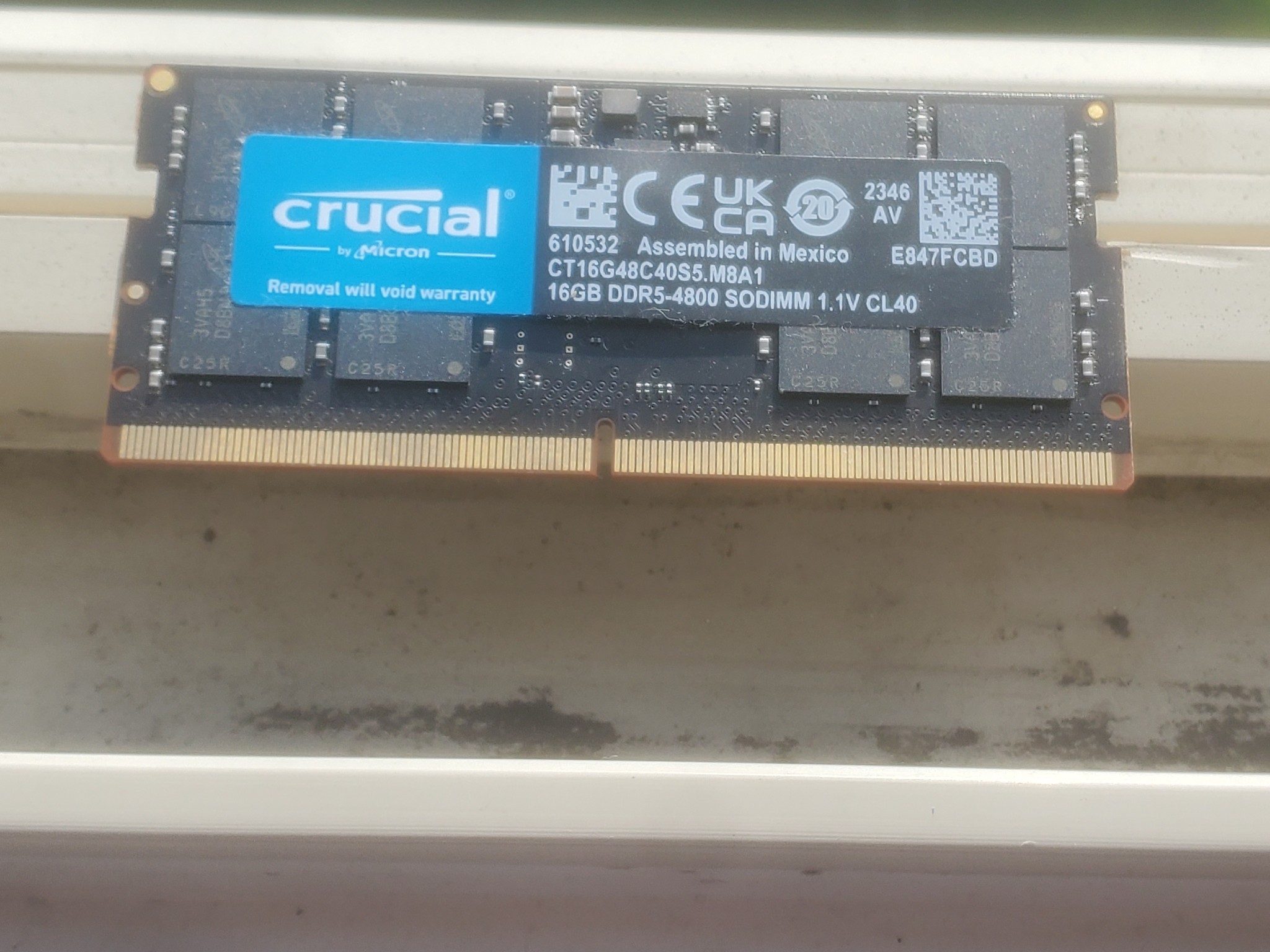 1x Crucial DDR5 4800 SODIMM CL40