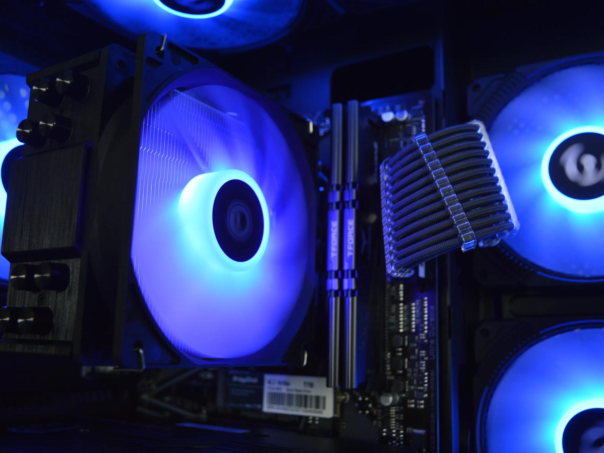 🧊🧊| RTX 3070 8GB| RYZEN 7 3700X | 32 GB DDR4 RAM | 1TB NVME SSD | Ice Box |