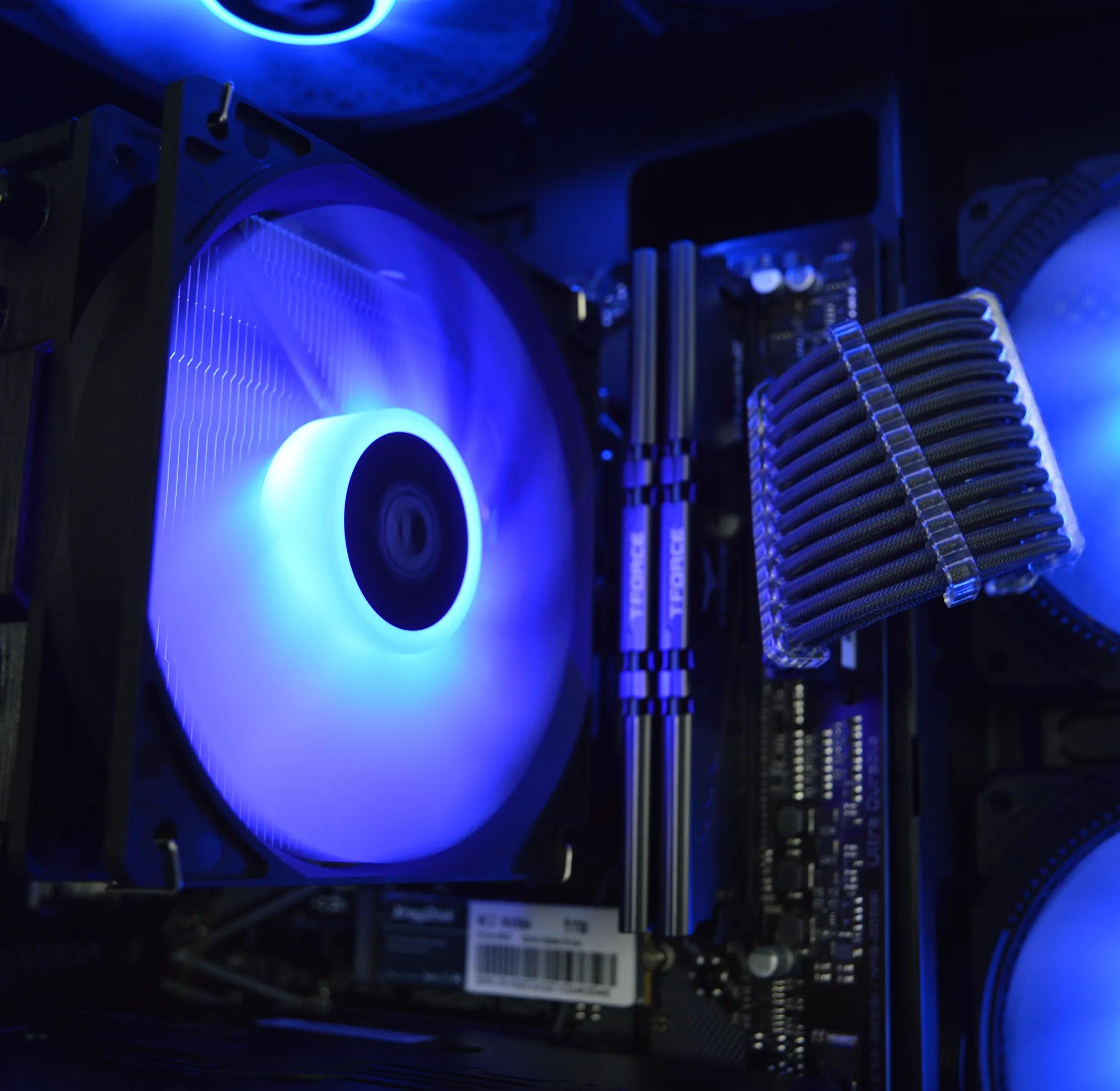 🧊🧊| RTX 3070 8GB| RYZEN 7 3700X | 32 GB DDR4 RAM | 1TB NVME SSD | Ice Box |