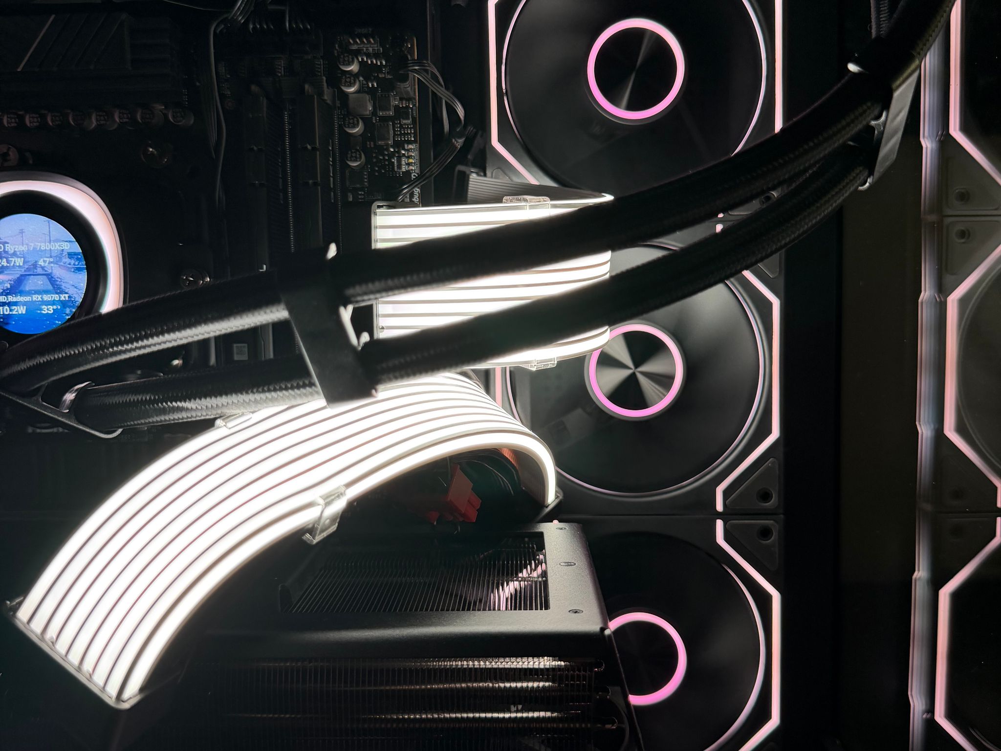 🔥 HIGH-END GAMING PC — RYZEN 7 7800X3D + RX 9070 XT + 32GB DDR5 + 2TB NVME 🔥