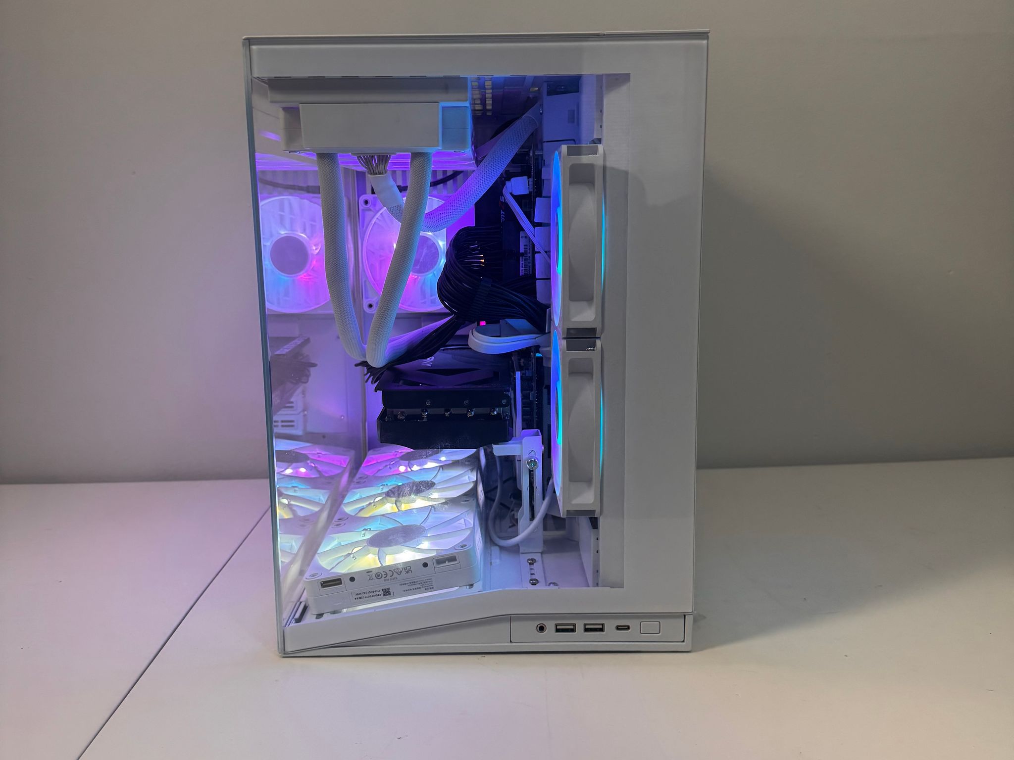 Custom Gaming PC – Ryzen 7 7800X3D / PNY 5070 OC Triple Fan / 32GB RAM