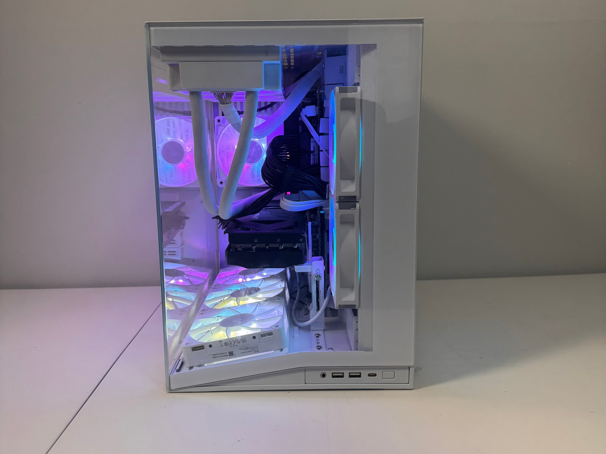 Custom Gaming PC – Ryzen 7 7800X3D / PNY 5070 OC Triple Fan / 32GB RAM