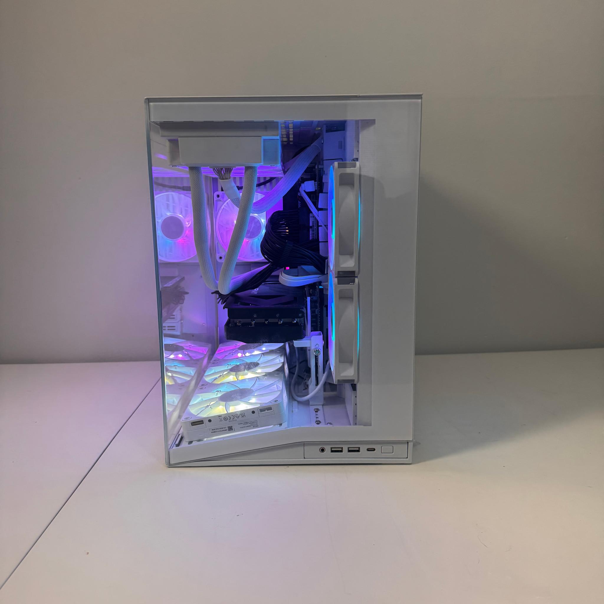Custom Gaming PC – Ryzen 7 7800X3D / PNY 5070 OC Triple Fan / 32GB RAM
