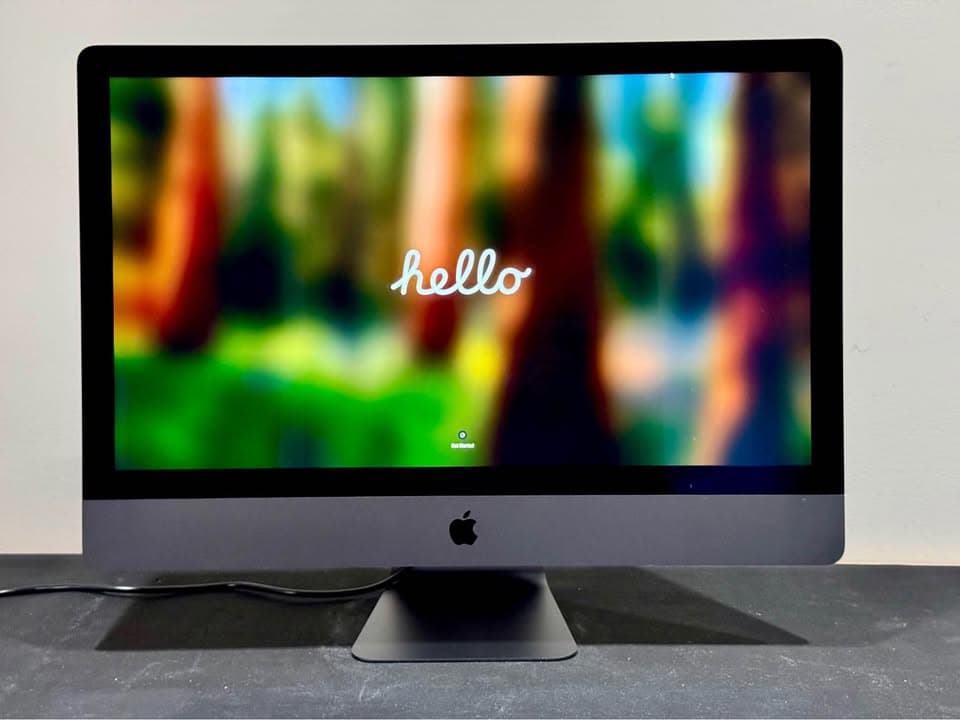 Apple iMac Pro 27" Intel Xeon W 10-Core - 32GB Memory - 1TB SSD - Radeon Pro Vega 56 w/ AppleCare+