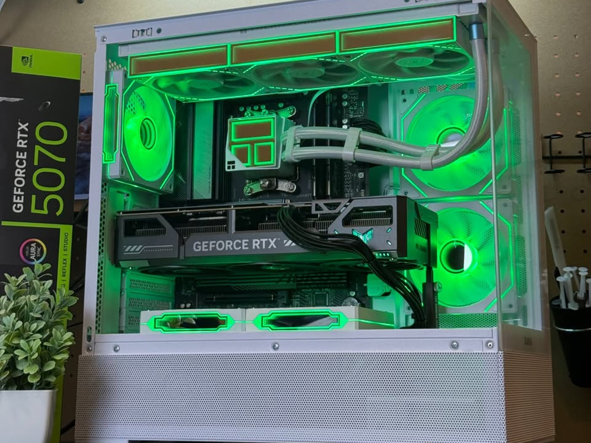 1440P / 4K Gaming PC | RTX 5070 | Ryzen 5 9600x | 32GB DDR5 RAM | 1TB | Windows 11